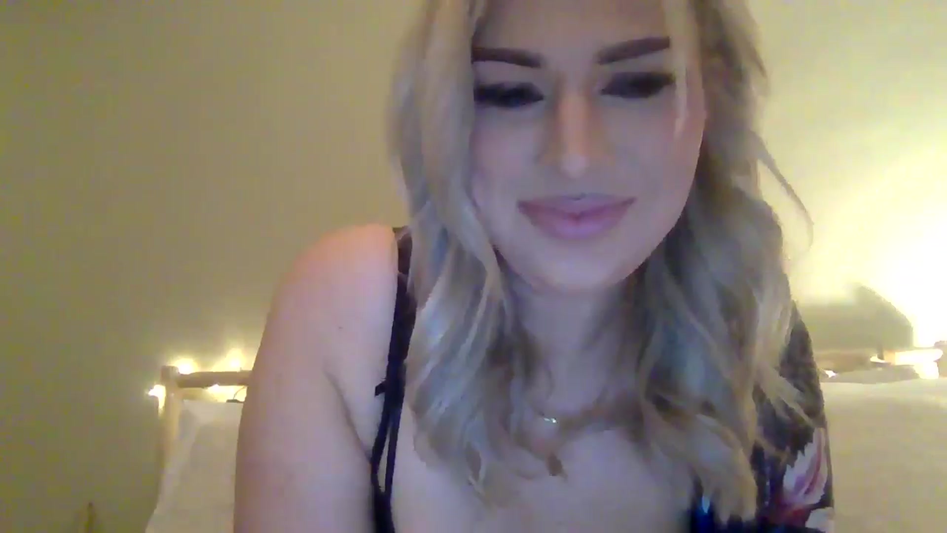 Gallery image thumbnail from Roxy_Reveals's myfreecams stream on, 03/31/2025, 20:16 image 16 of 20