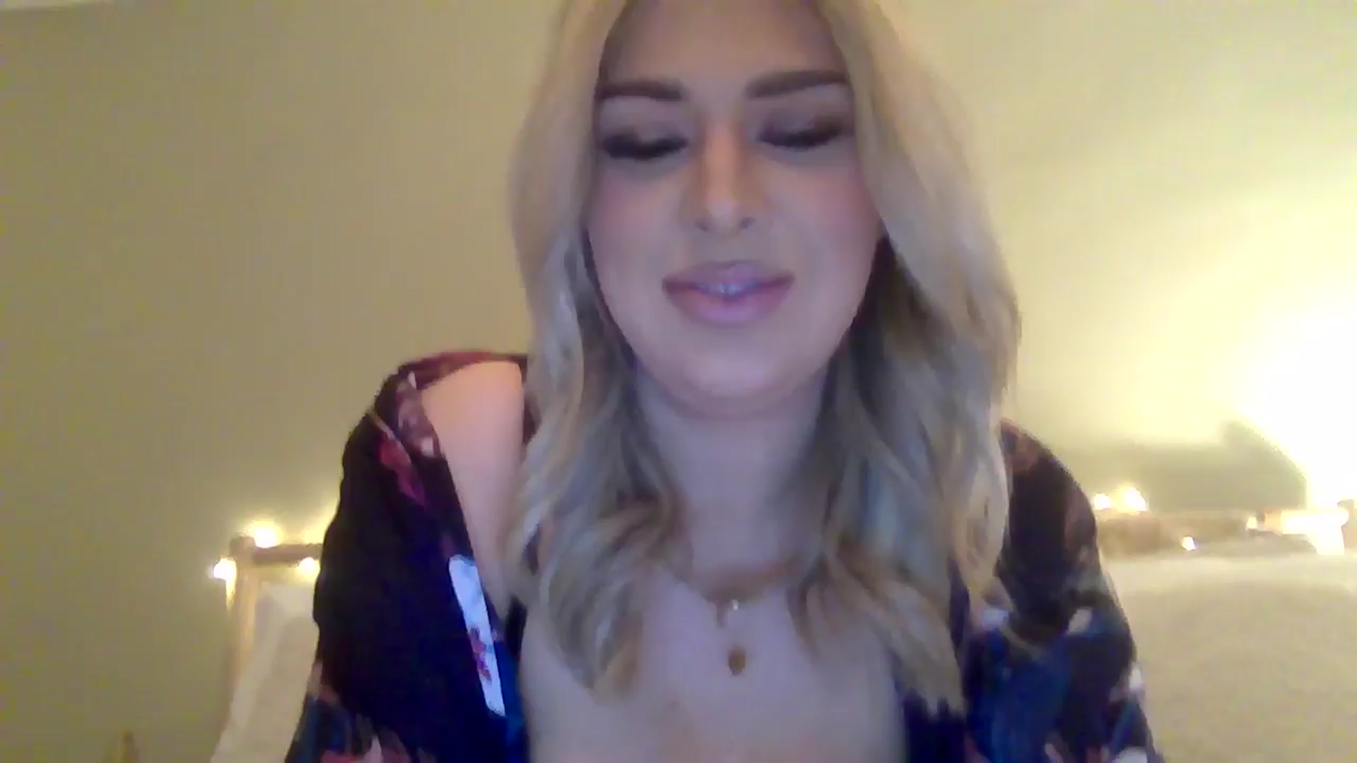 Gallery image thumbnail from Roxy_Reveals's myfreecams stream on, 03/31/2025, 20:16 image 1 of 20