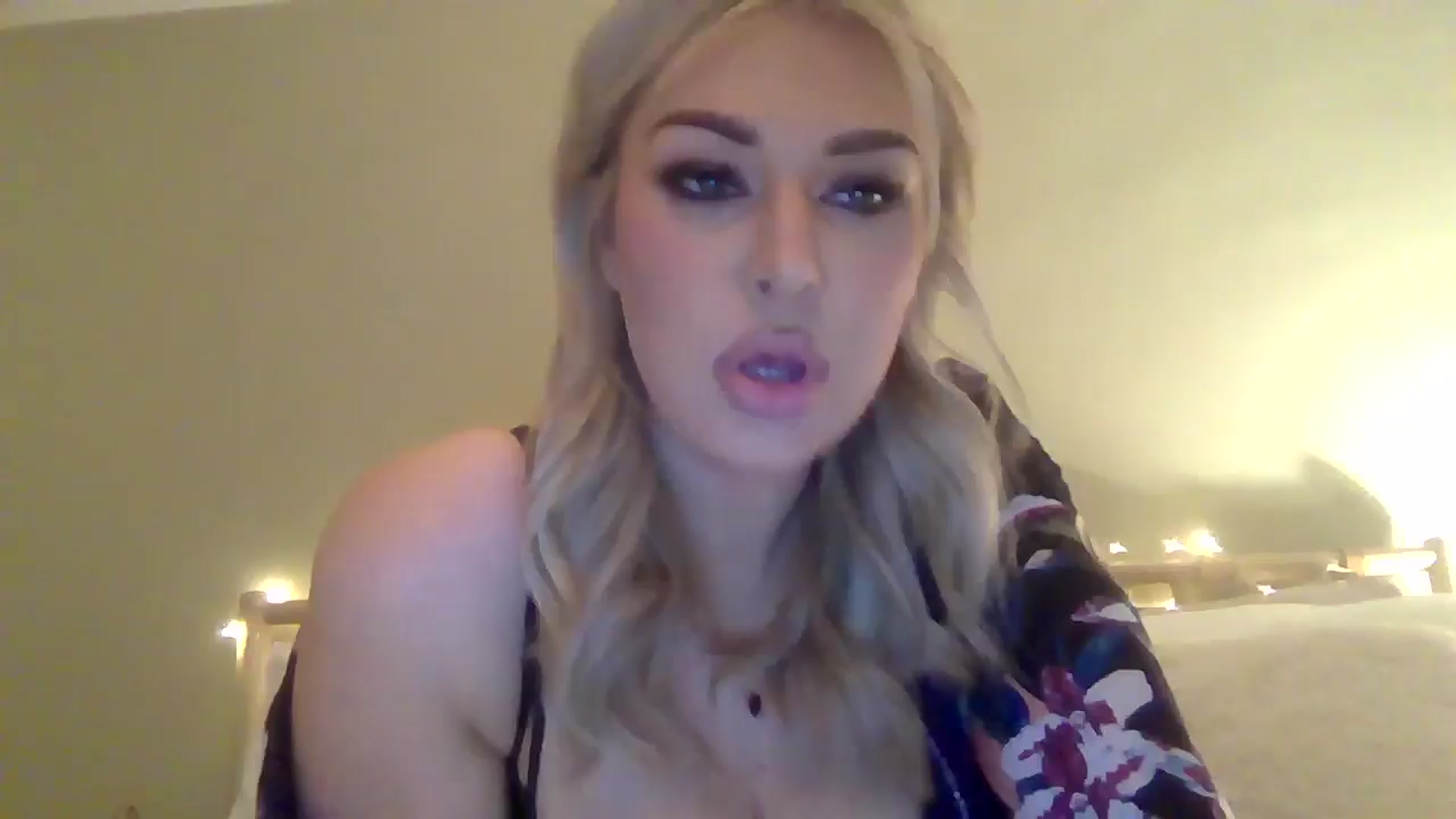 Gallery image thumbnail from Roxy_Reveals's myfreecams stream on, 03/31/2025, 20:16 image 6 of 20