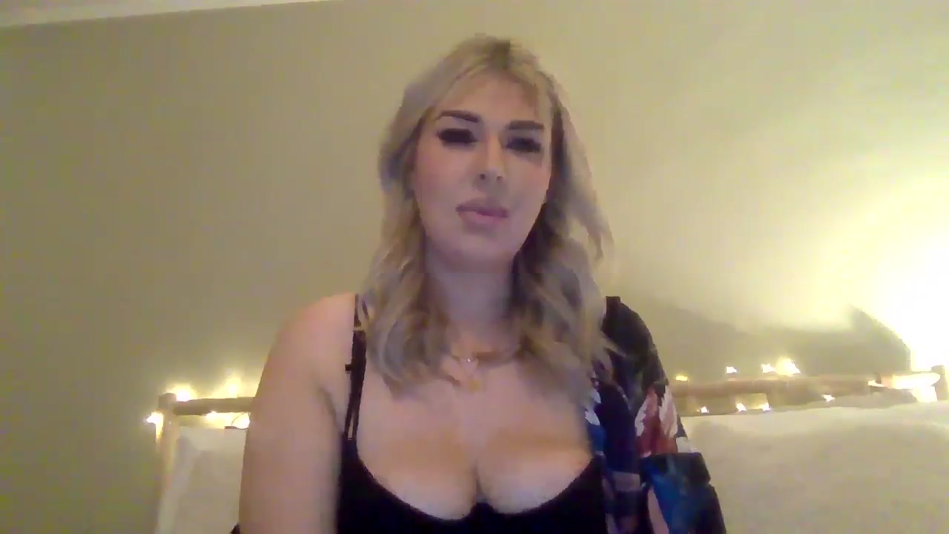 Gallery image thumbnail from Roxy_Reveals's myfreecams stream on, 03/31/2025, 20:16 image 13 of 20