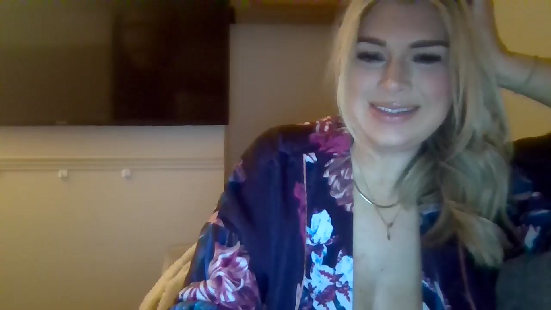 Gallery image thumbnail from Roxy_Reveals's myfreecams stream on, 04/01/2025, 21:20 image 5 of 20