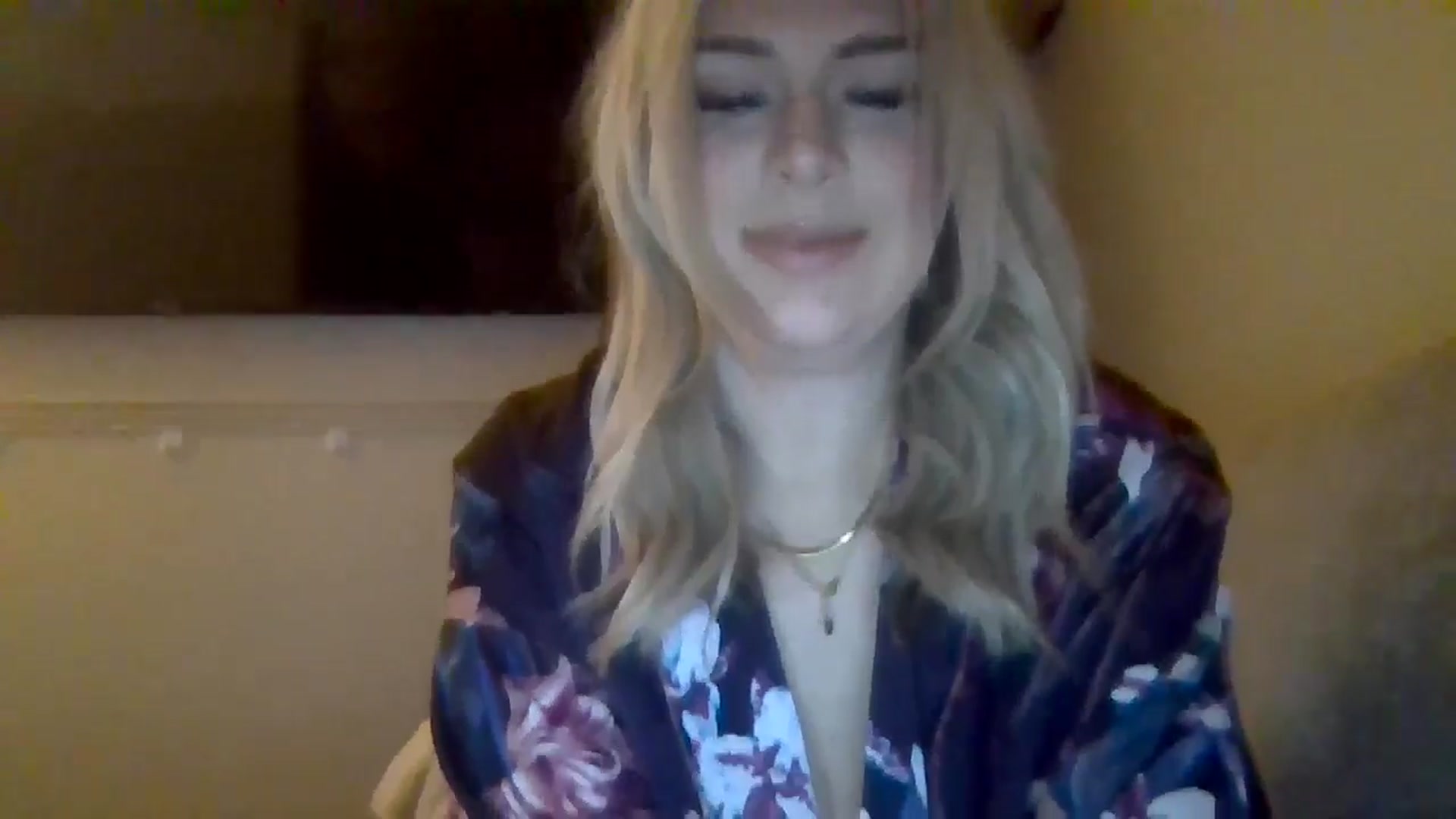 Gallery image thumbnail from Roxy_Reveals's myfreecams stream on, 04/01/2025, 21:20 image 12 of 20
