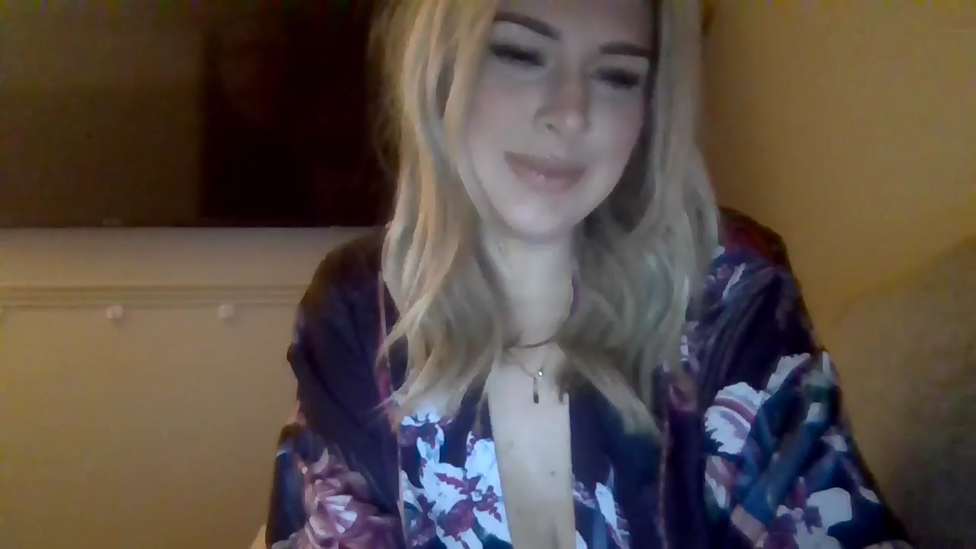 Gallery image thumbnail from Roxy_Reveals's myfreecams stream on, 04/01/2025, 21:20 image 13 of 20