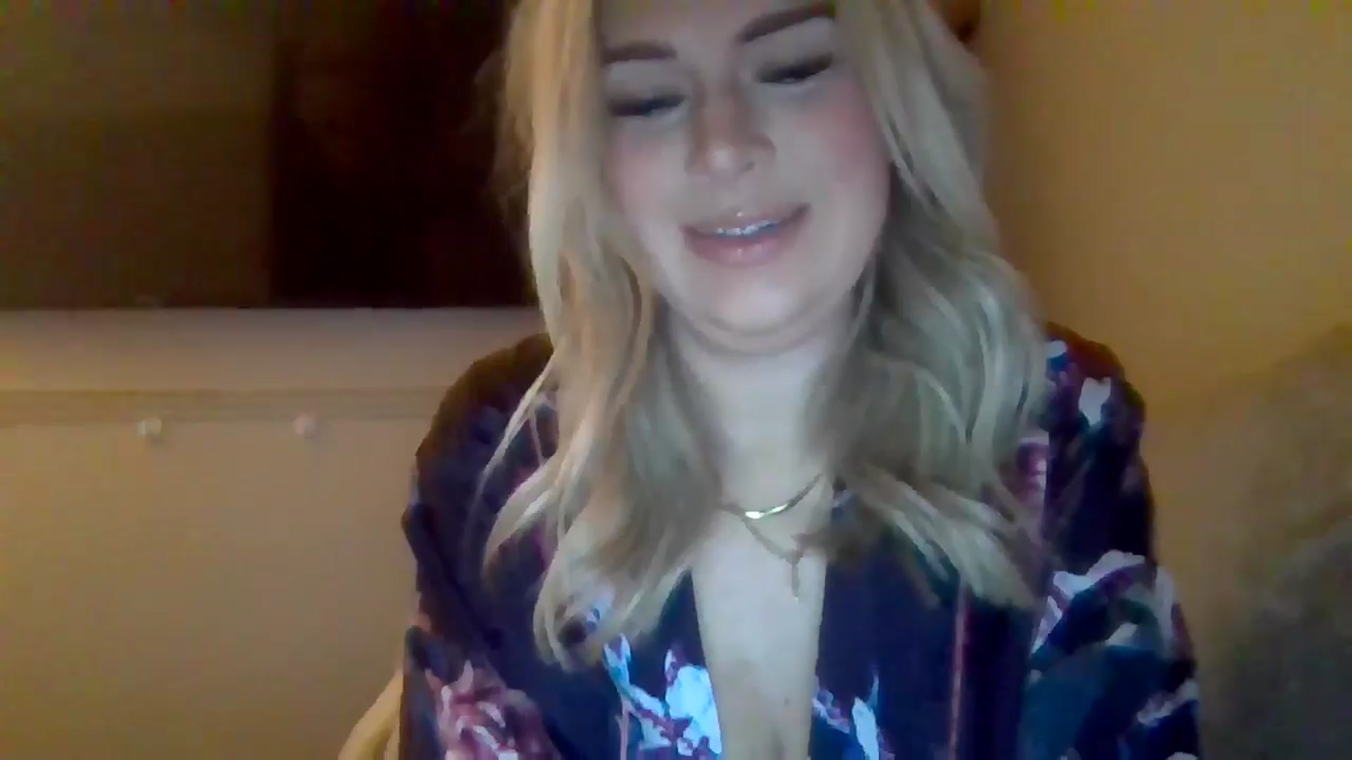 Gallery image thumbnail from Roxy_Reveals's myfreecams stream on, 04/01/2025, 21:20 image 3 of 20