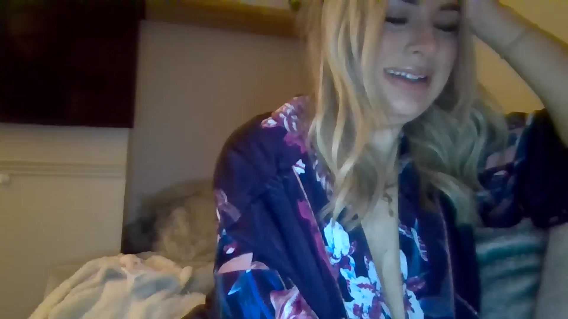 Gallery image thumbnail from Roxy_Reveals's myfreecams stream on, 04/01/2025, 21:20 image 16 of 20