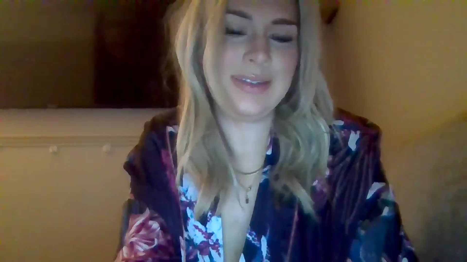 Gallery image thumbnail from Roxy_Reveals's myfreecams stream on, 04/01/2025, 21:20 image 7 of 20
