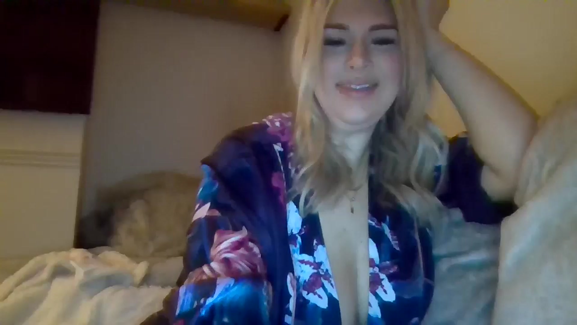 Gallery image thumbnail from Roxy_Reveals's myfreecams stream on, 04/01/2025, 21:42 image 15 of 20