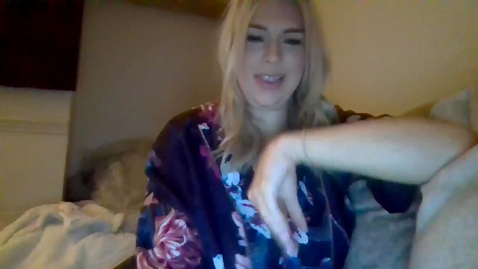 Gallery image thumbnail from Roxy_Reveals's myfreecams stream on, 04/01/2025, 21:42 image 17 of 20