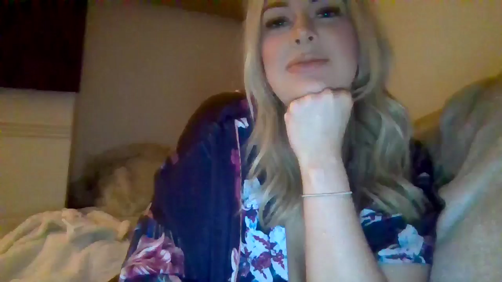 Gallery image thumbnail from Roxy_Reveals's myfreecams stream on, 04/01/2025, 21:42 image 20 of 20