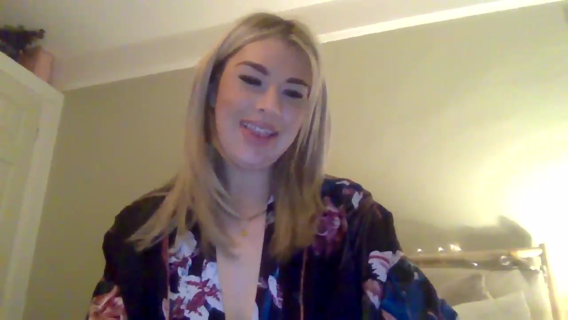 Gallery image thumbnail from Roxy_Reveals's myfreecams stream on, 04/02/2025, 22:56 image 5 of 20