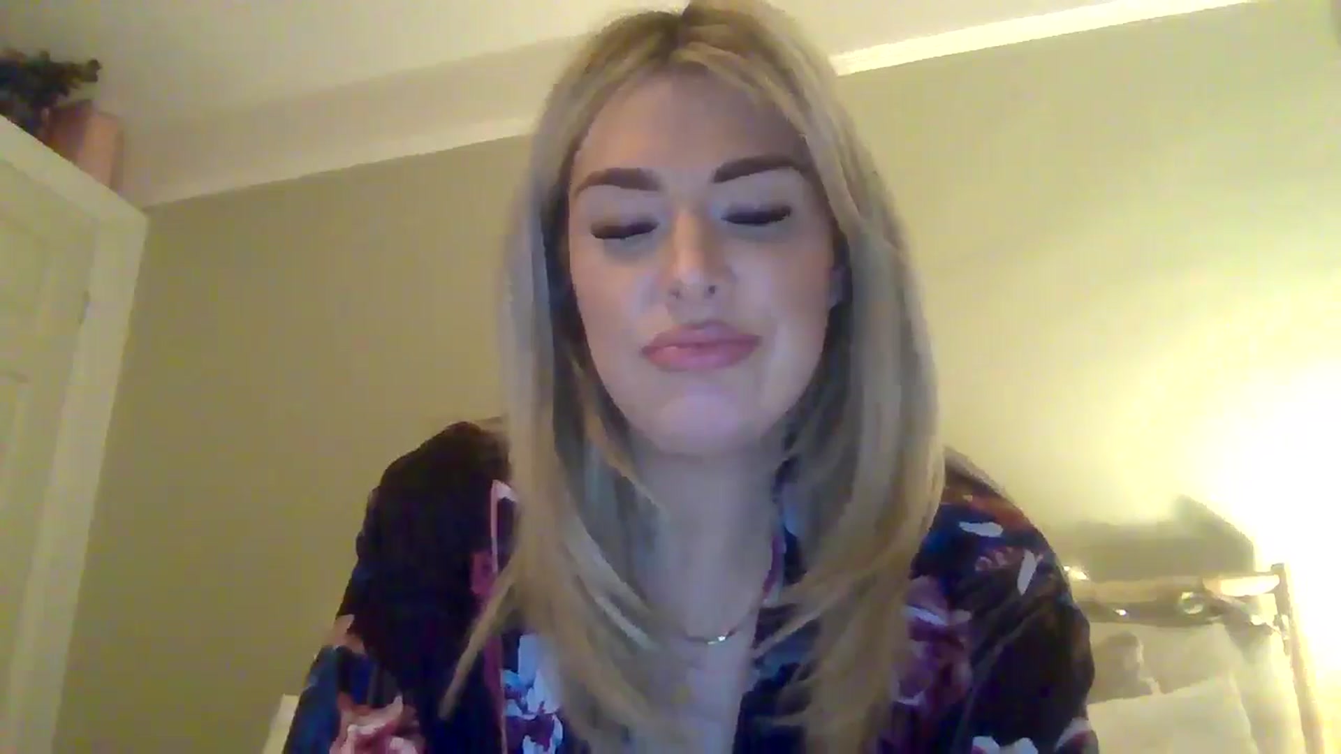Gallery image thumbnail from Roxy_Reveals's myfreecams stream on, 04/02/2025, 22:56 image 9 of 20
