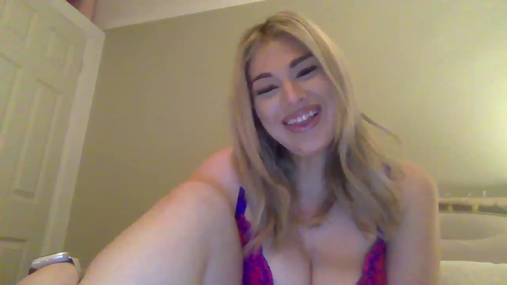 Gallery image thumbnail from Roxy_Reveals's myfreecams stream on, 04/04/2025, 20:53 image 7 of 20