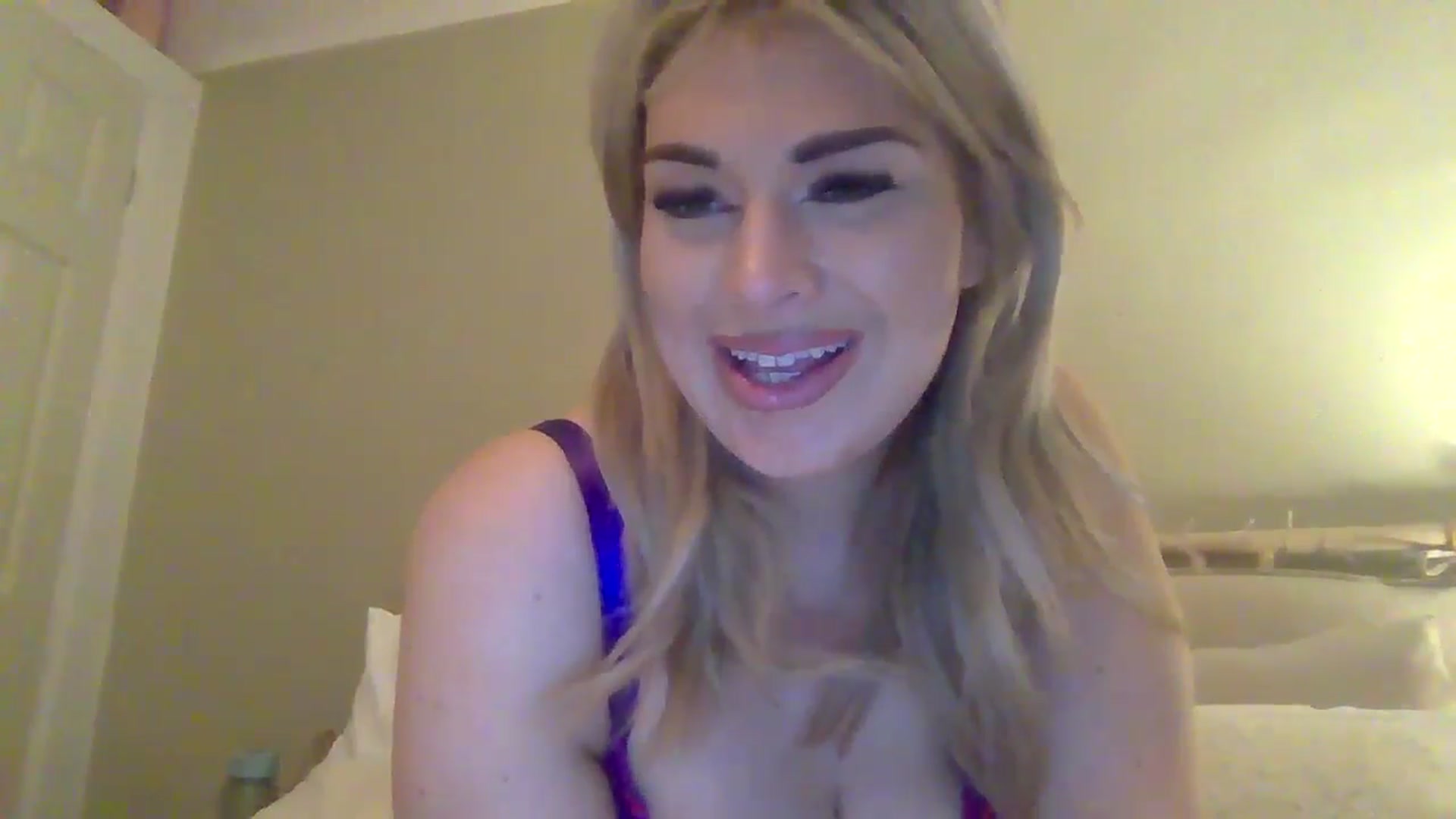 Gallery image thumbnail from Roxy_Reveals's myfreecams stream on, 04/04/2025, 20:53 image 18 of 20