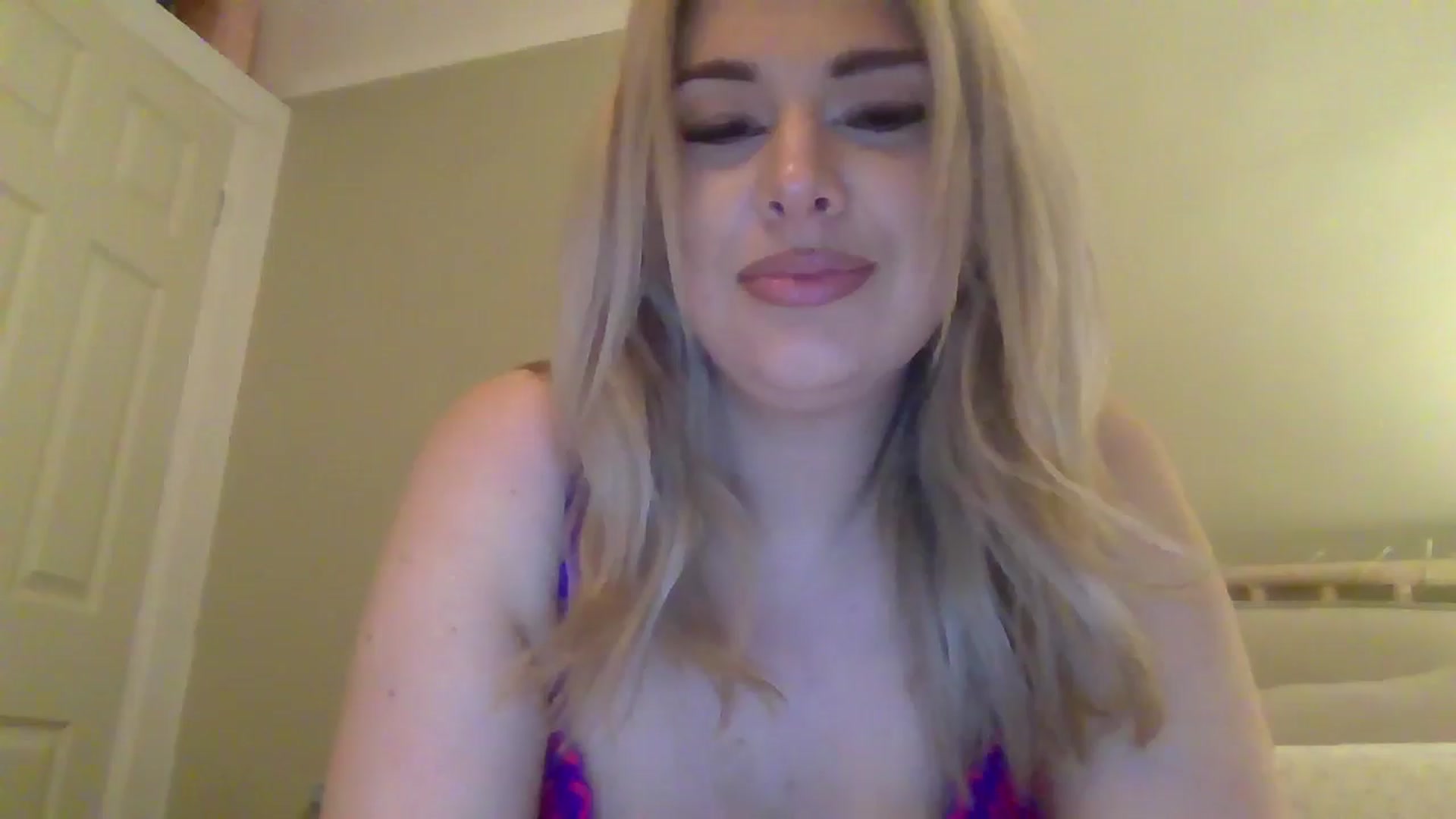 Gallery image thumbnail from Roxy_Reveals's myfreecams stream on, 04/04/2025, 21:12 image 1 of 20