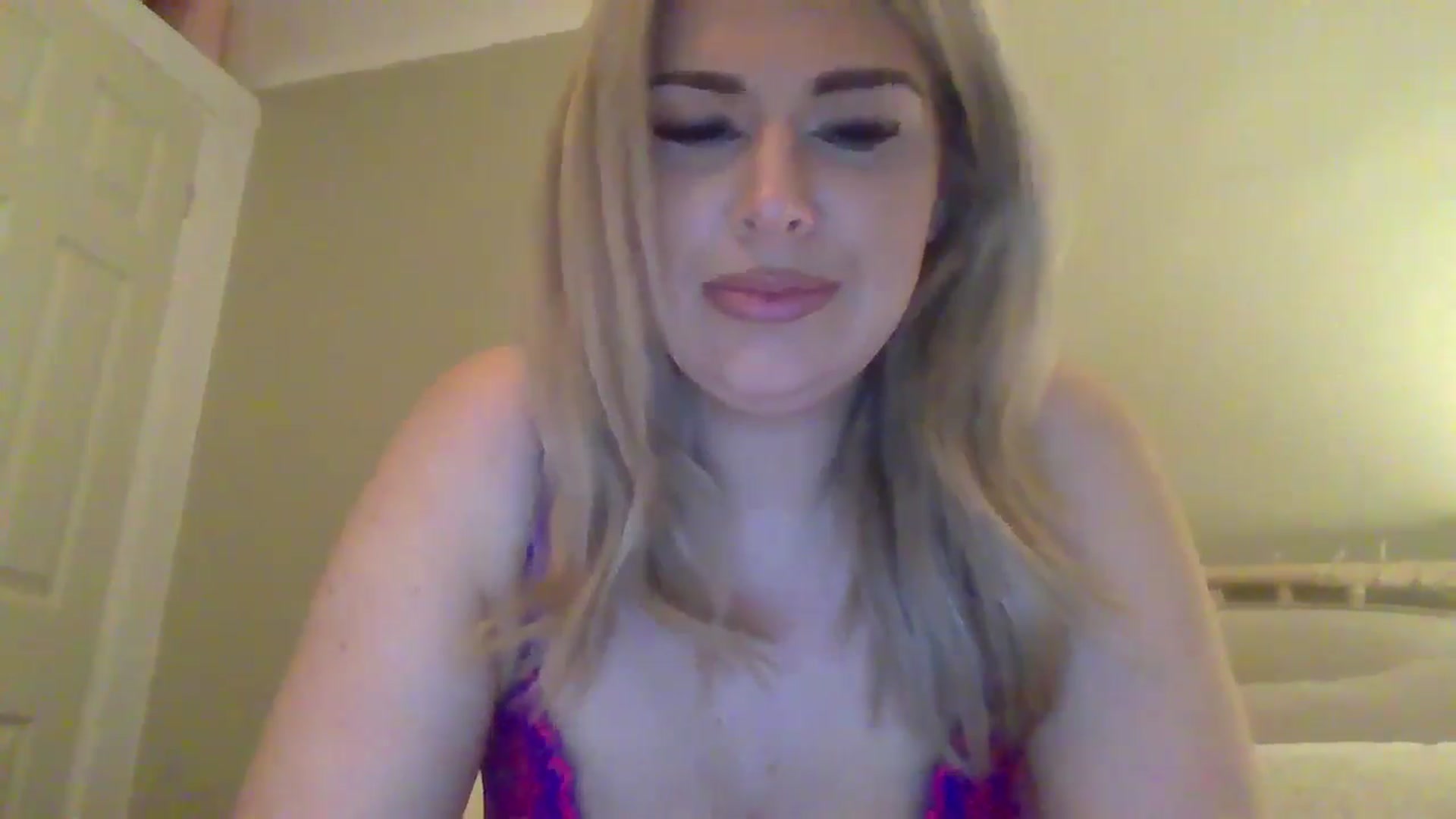 Gallery image thumbnail from Roxy_Reveals's myfreecams stream on, 04/04/2025, 21:12 image 13 of 20