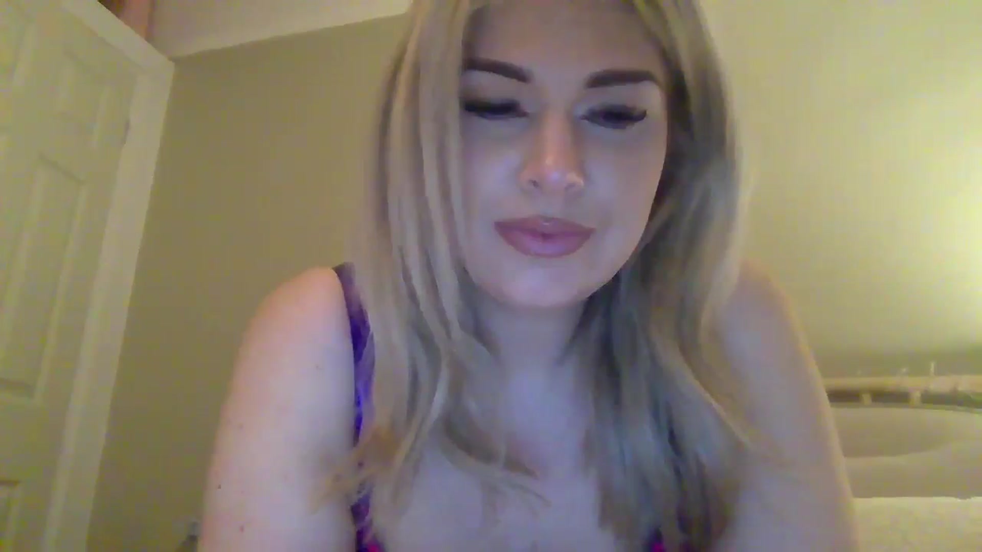 Gallery image thumbnail from Roxy_Reveals's myfreecams stream on, 04/04/2025, 21:12 image 12 of 20
