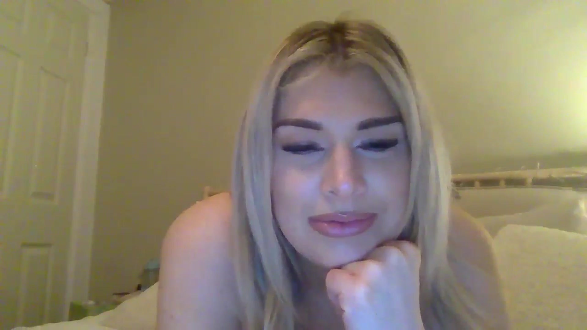 Gallery image thumbnail from Roxy_Reveals's myfreecams stream on, 04/04/2025, 21:29 image 20 of 20