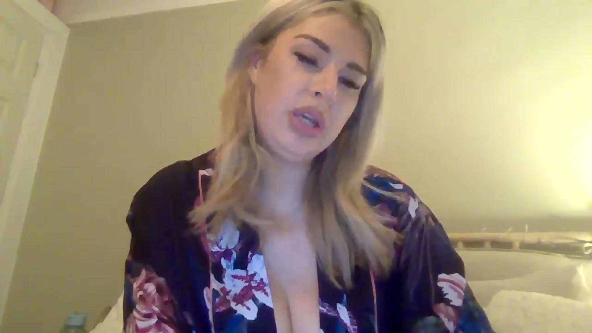 Gallery image thumbnail from Roxy_Reveals's myfreecams stream on, 04/04/2025, 21:29 image 3 of 20