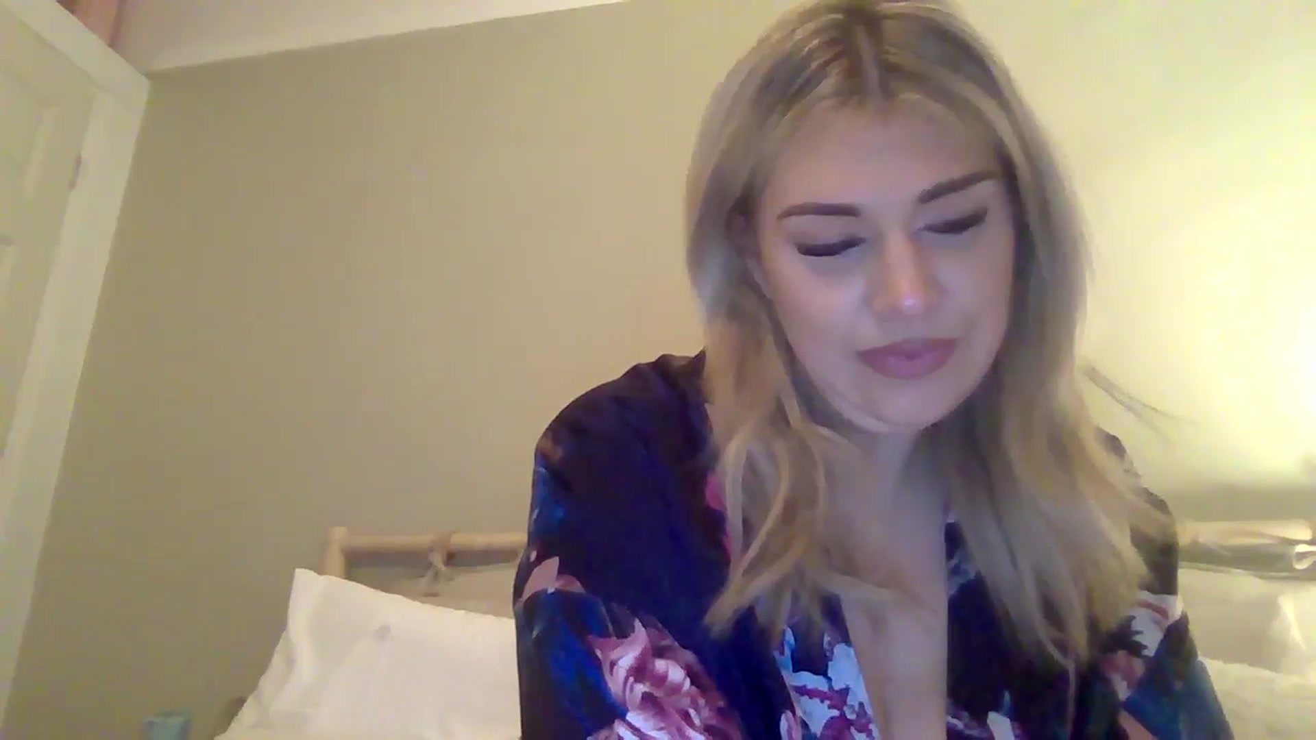 Gallery image thumbnail from Roxy_Reveals's myfreecams stream on, 04/04/2025, 21:29 image 5 of 20