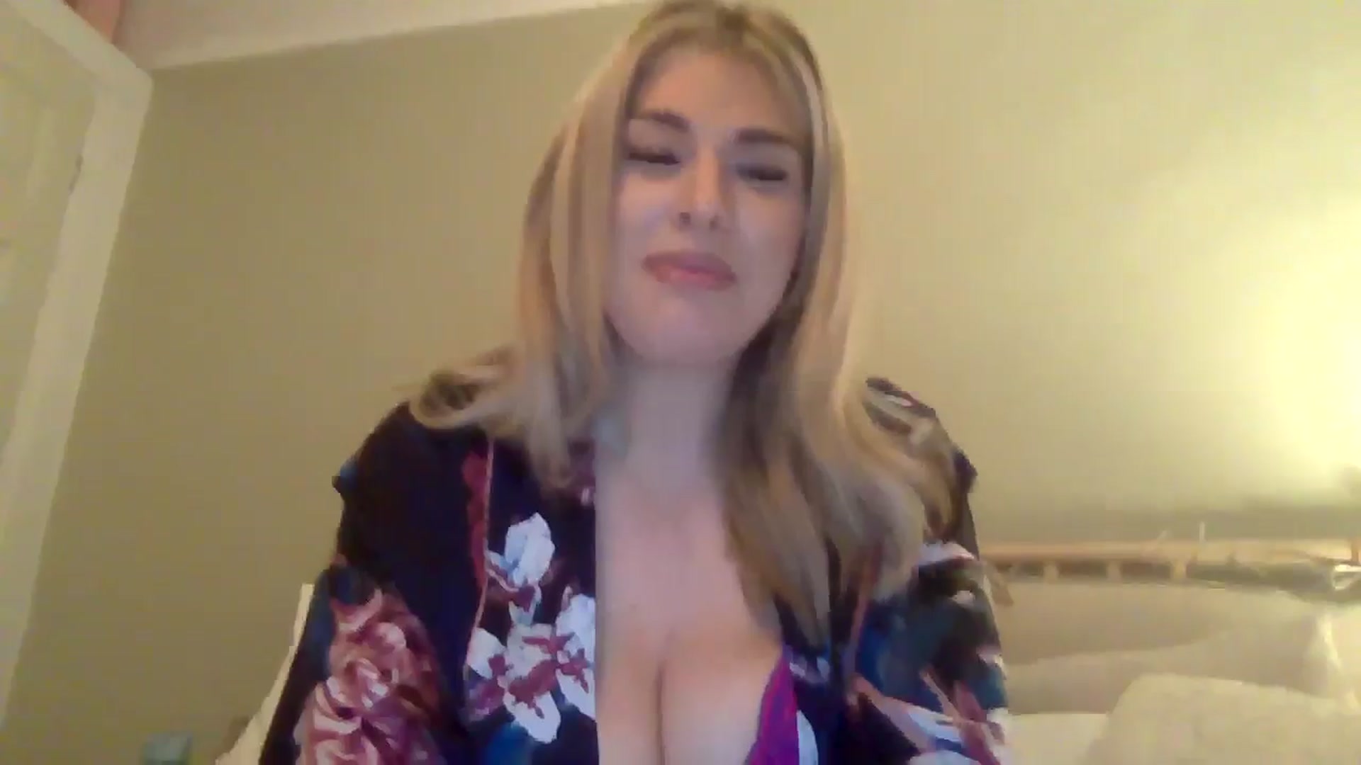 Gallery image thumbnail from Roxy_Reveals's myfreecams stream on, 04/04/2025, 21:29 image 8 of 20