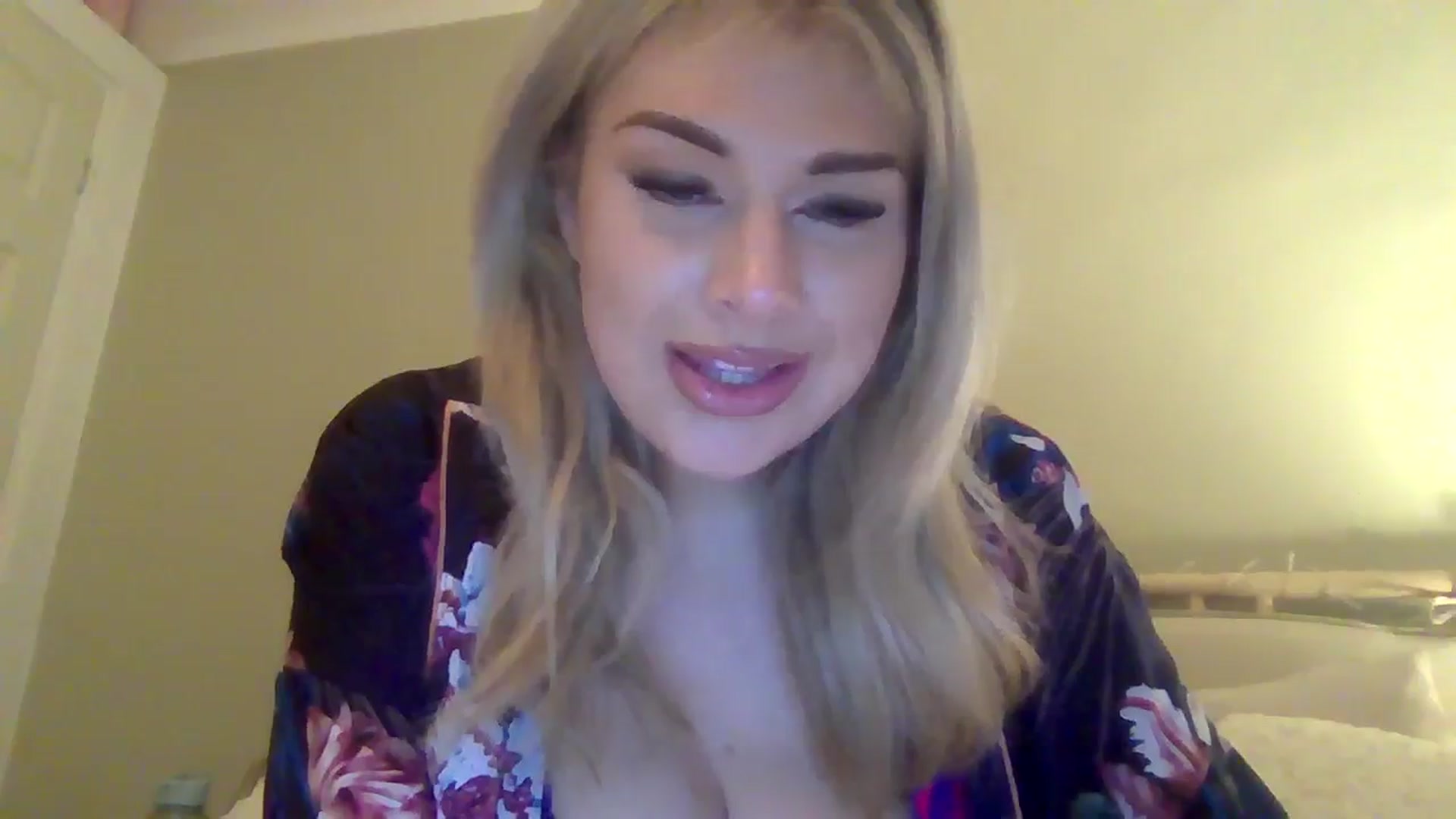 Gallery image thumbnail from Roxy_Reveals's myfreecams stream on, 04/04/2025, 21:29 image 7 of 20