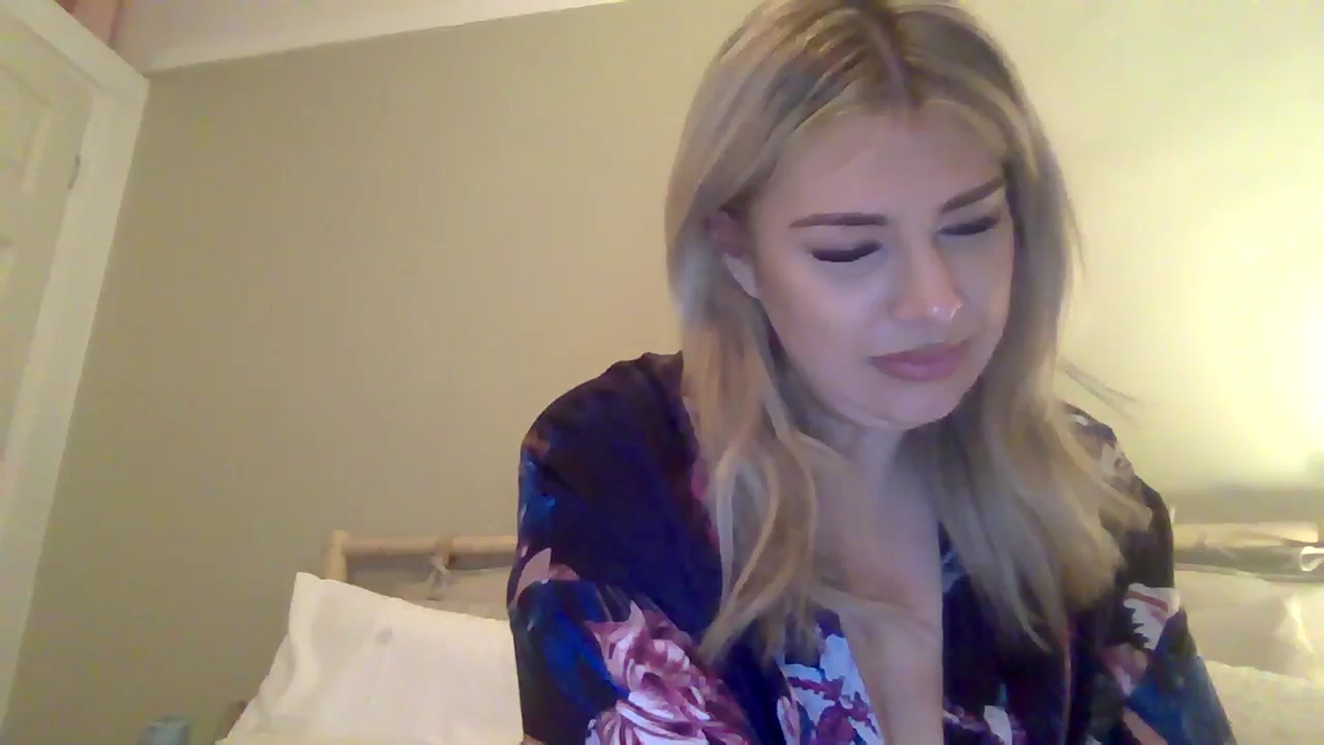 Gallery image thumbnail from Roxy_Reveals's myfreecams stream on, 04/04/2025, 21:29 image 4 of 20