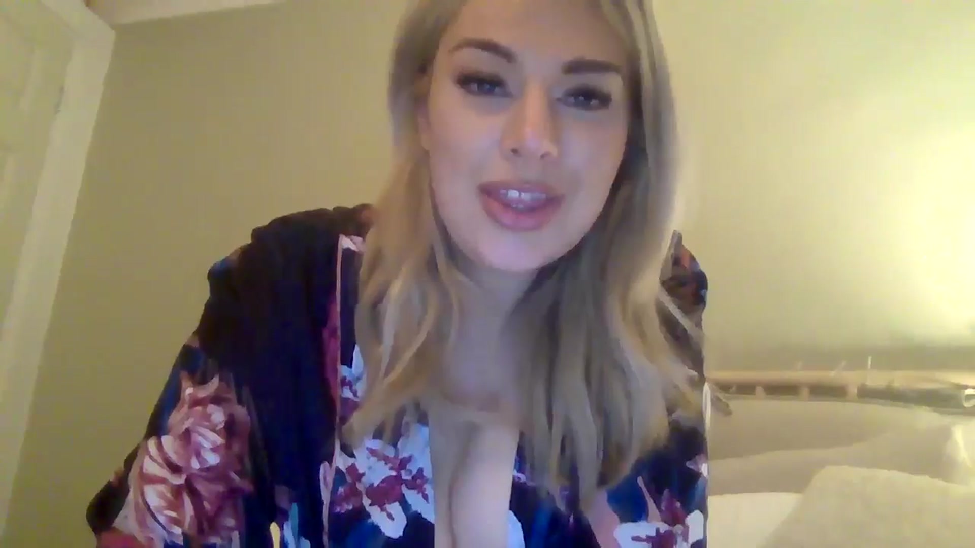 Gallery image thumbnail from Roxy_Reveals's myfreecams stream on, 04/04/2025, 21:29 image 2 of 20