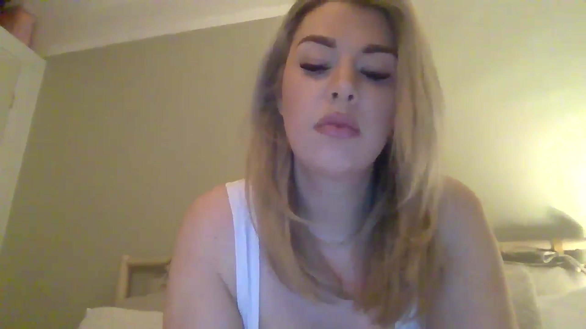 Gallery image thumbnail from Roxy_Reveals's myfreecams stream on, 04/06/2025, 21:07 image 13 of 20