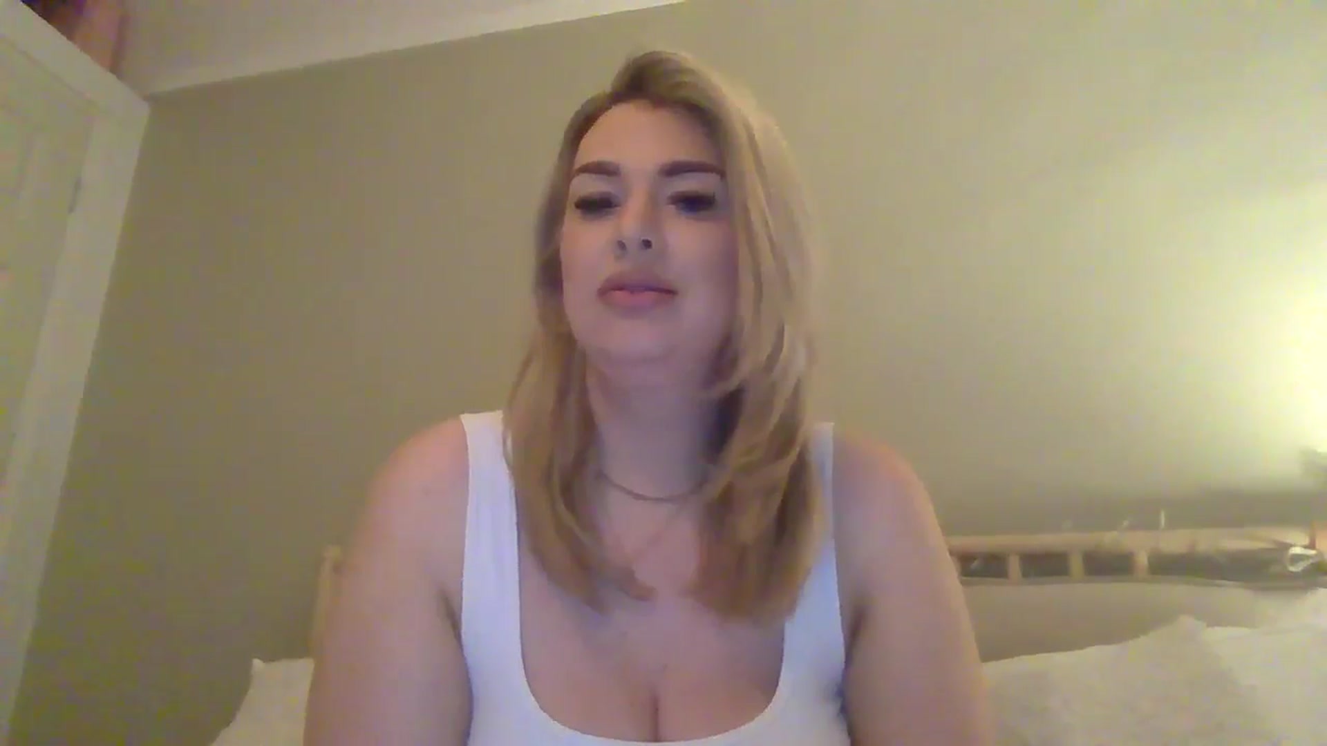 Gallery image thumbnail from Roxy_Reveals's myfreecams stream on, 04/06/2025, 21:07 image 5 of 20