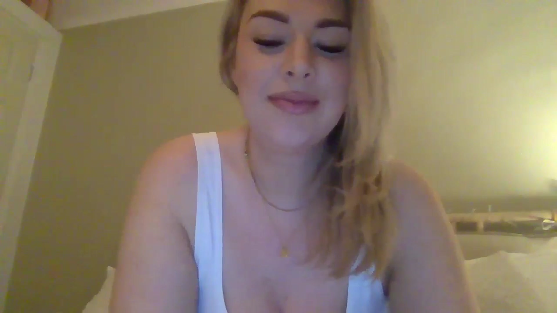Gallery image thumbnail from Roxy_Reveals's myfreecams stream on, 04/06/2025, 21:07 image 3 of 20