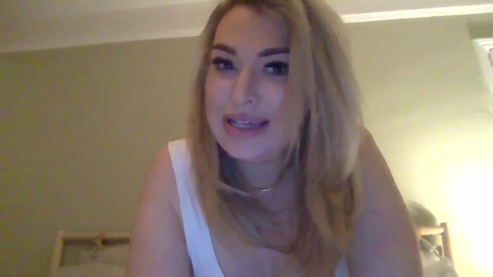 Gallery image thumbnail from Roxy_Reveals's myfreecams stream on, 04/06/2025, 22:25 image 10 of 20