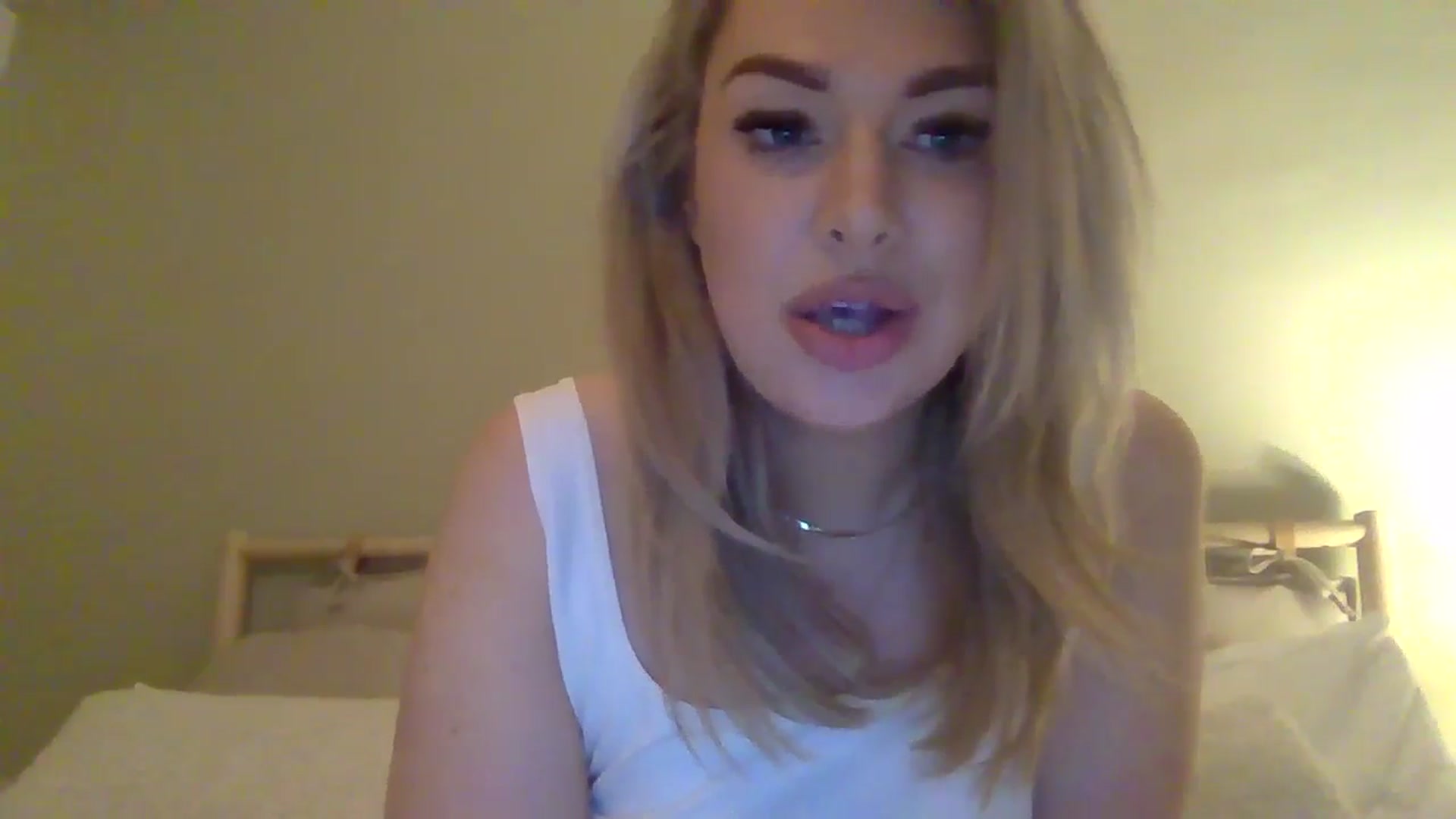 Gallery image thumbnail from Roxy_Reveals's myfreecams stream on, 04/06/2025, 22:25 image 5 of 20