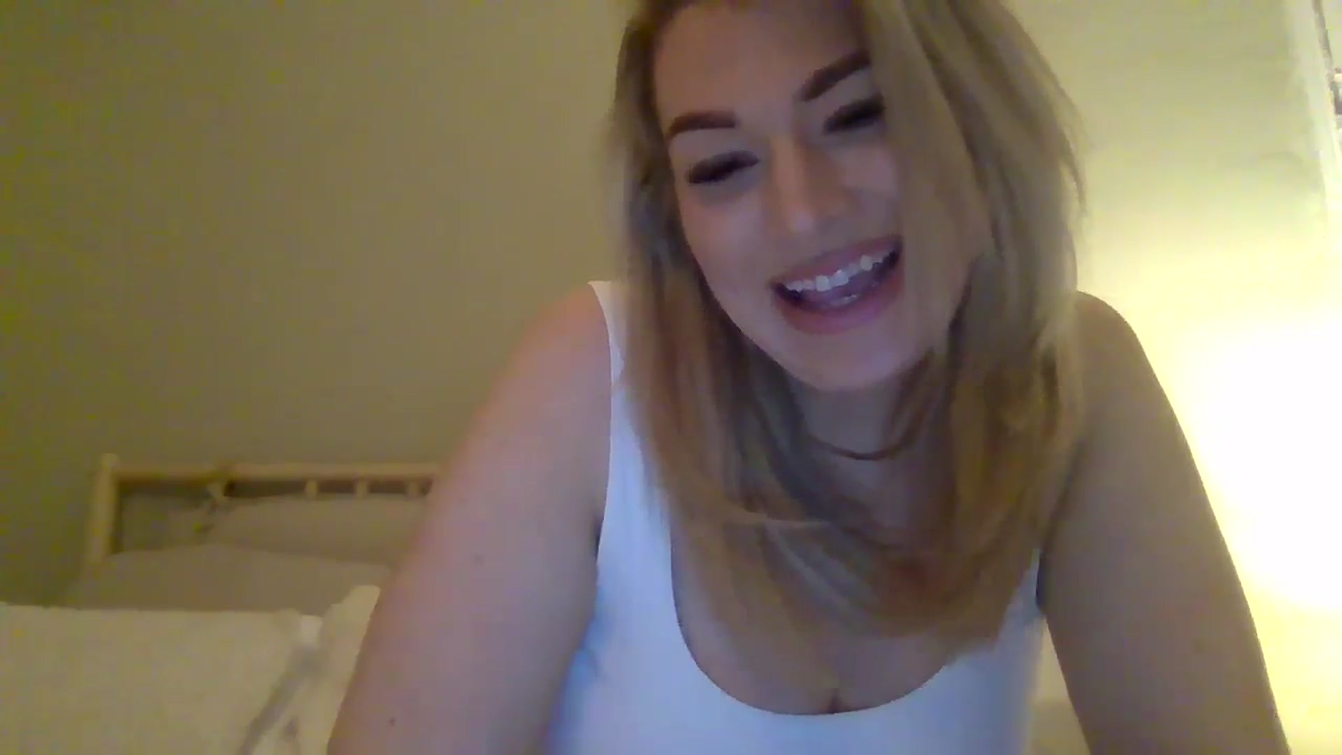 Gallery image thumbnail from Roxy_Reveals's myfreecams stream on, 04/06/2025, 22:25 image 11 of 20