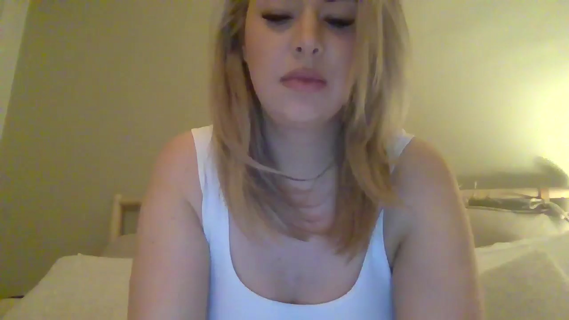 Gallery image thumbnail from Roxy_Reveals's myfreecams stream on, 04/06/2025, 22:25 image 9 of 20