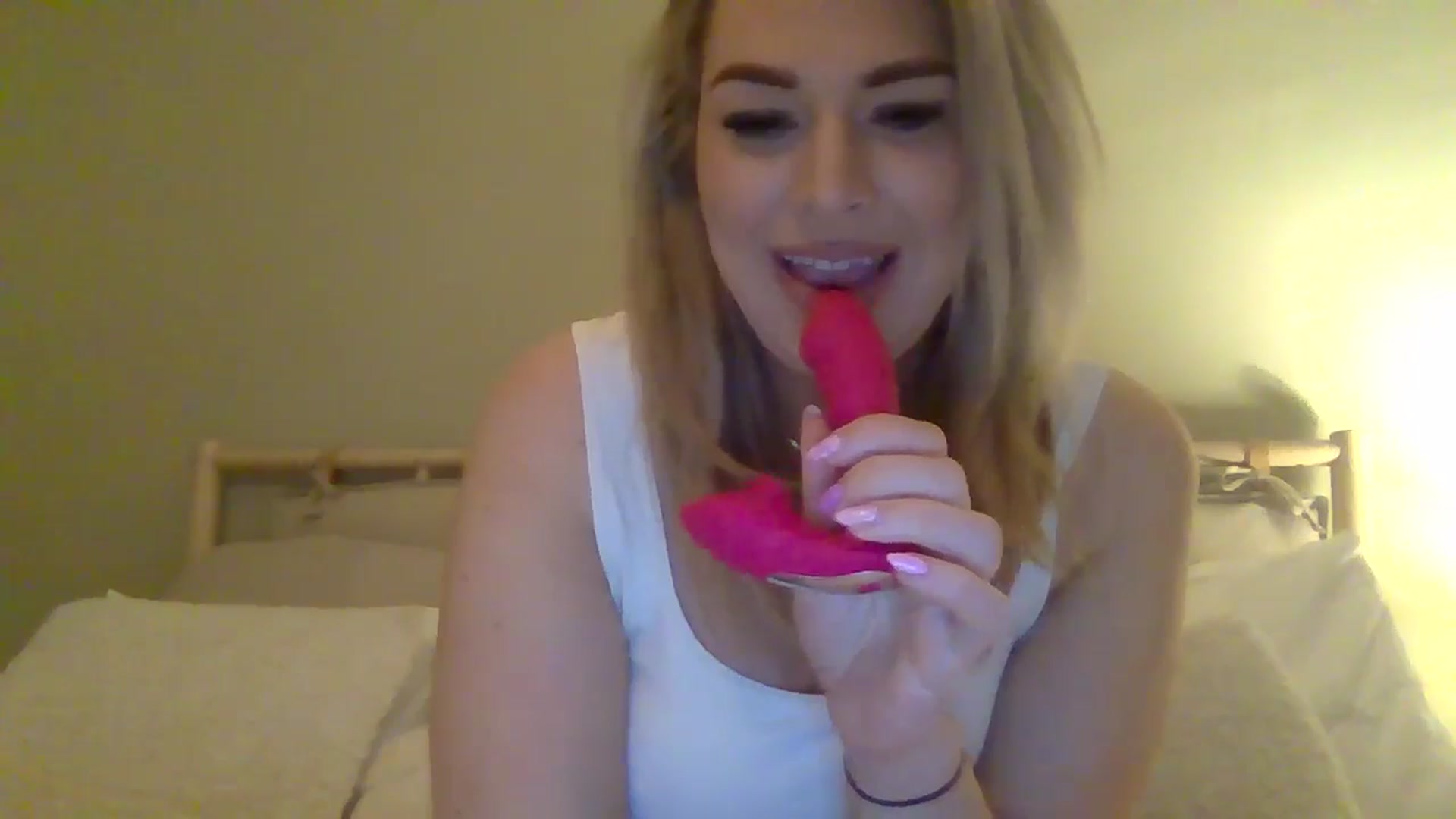 Gallery image thumbnail from Roxy_Reveals's myfreecams stream on, 04/06/2025, 22:25 image 8 of 20