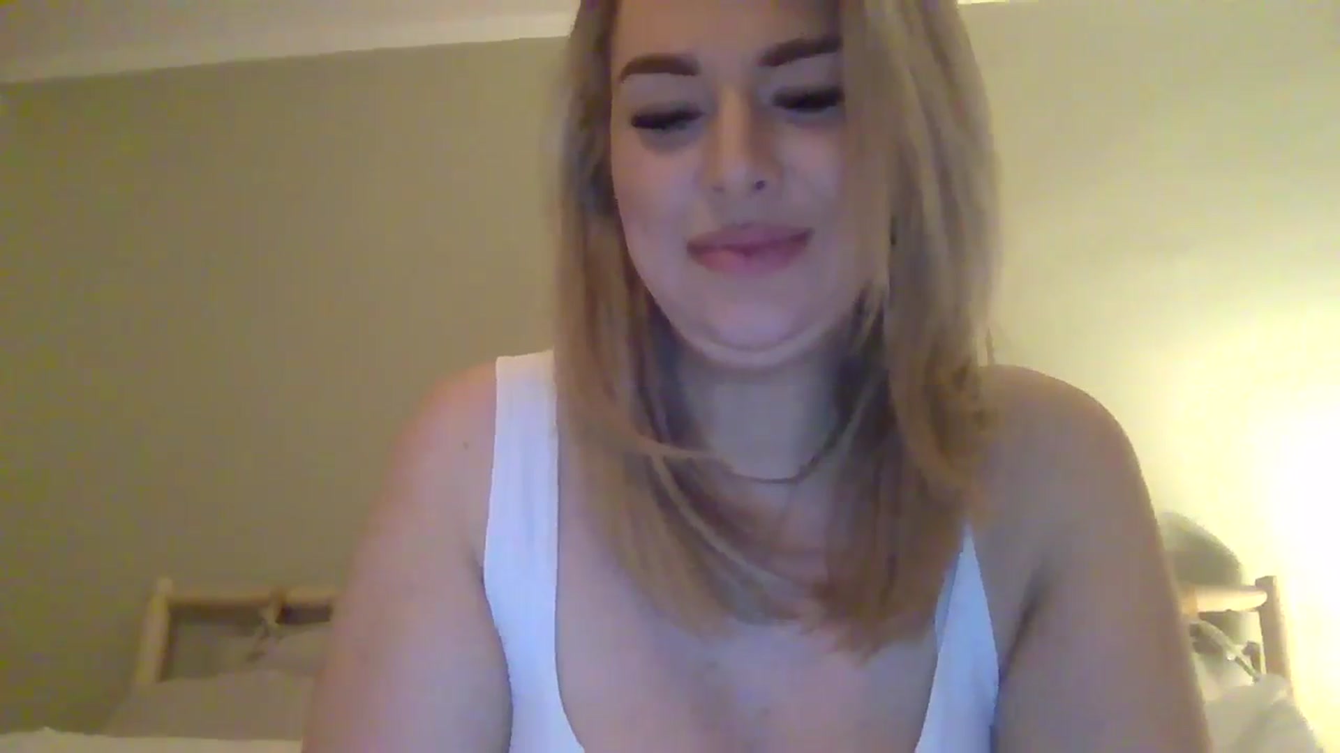 Gallery image thumbnail from Roxy_Reveals's myfreecams stream on, 04/06/2025, 22:25 image 18 of 20