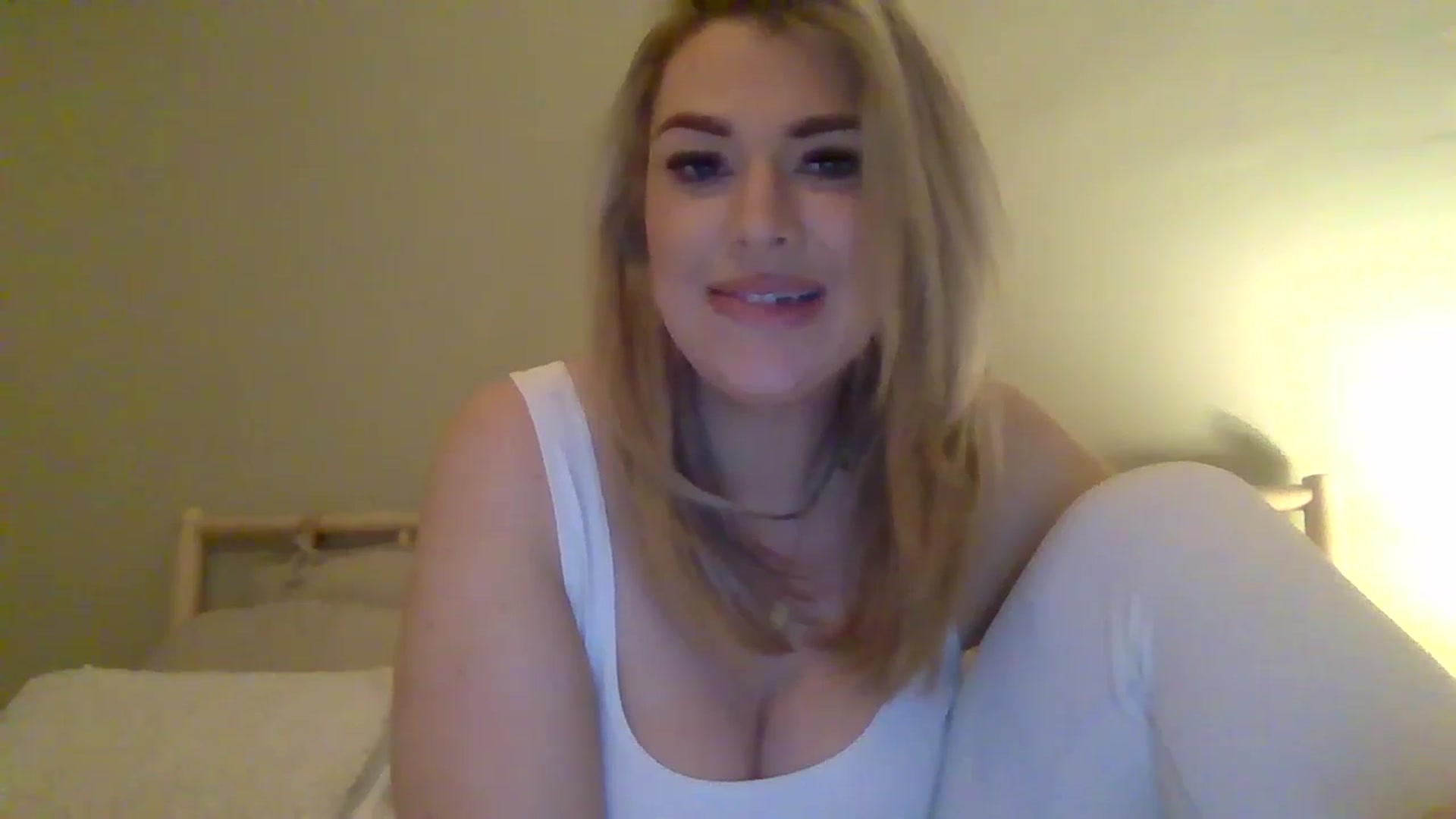 Gallery image thumbnail from Roxy_Reveals's myfreecams stream on, 04/06/2025, 22:25 image 15 of 20