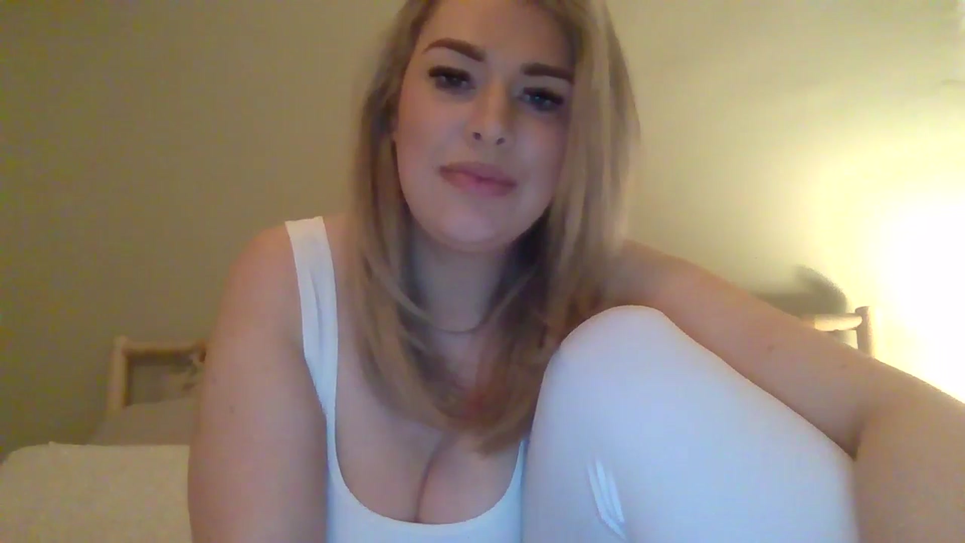 Gallery image thumbnail from Roxy_Reveals's myfreecams stream on, 04/06/2025, 22:25 image 16 of 20