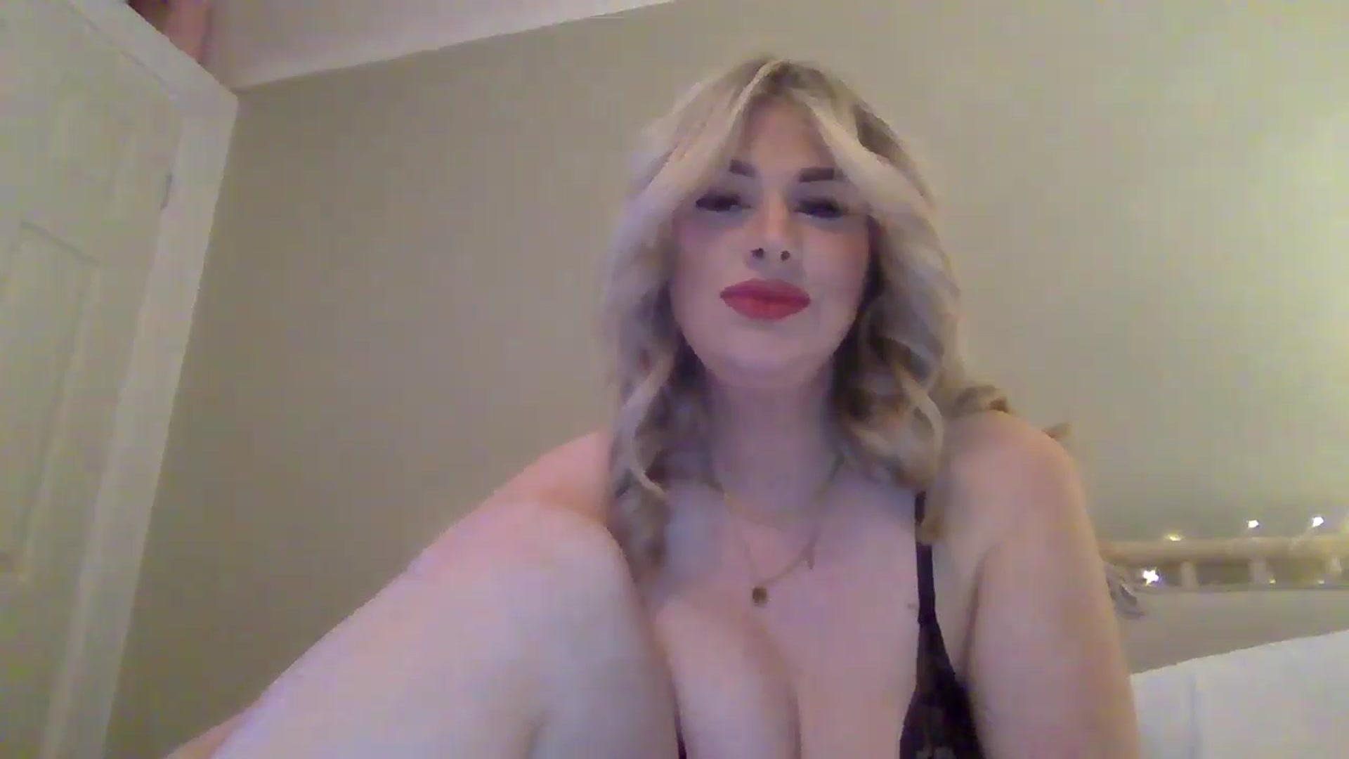 Gallery image thumbnail from Roxy_Reveals's myfreecams stream on, 04/07/2025, 20:08 image 4 of 20