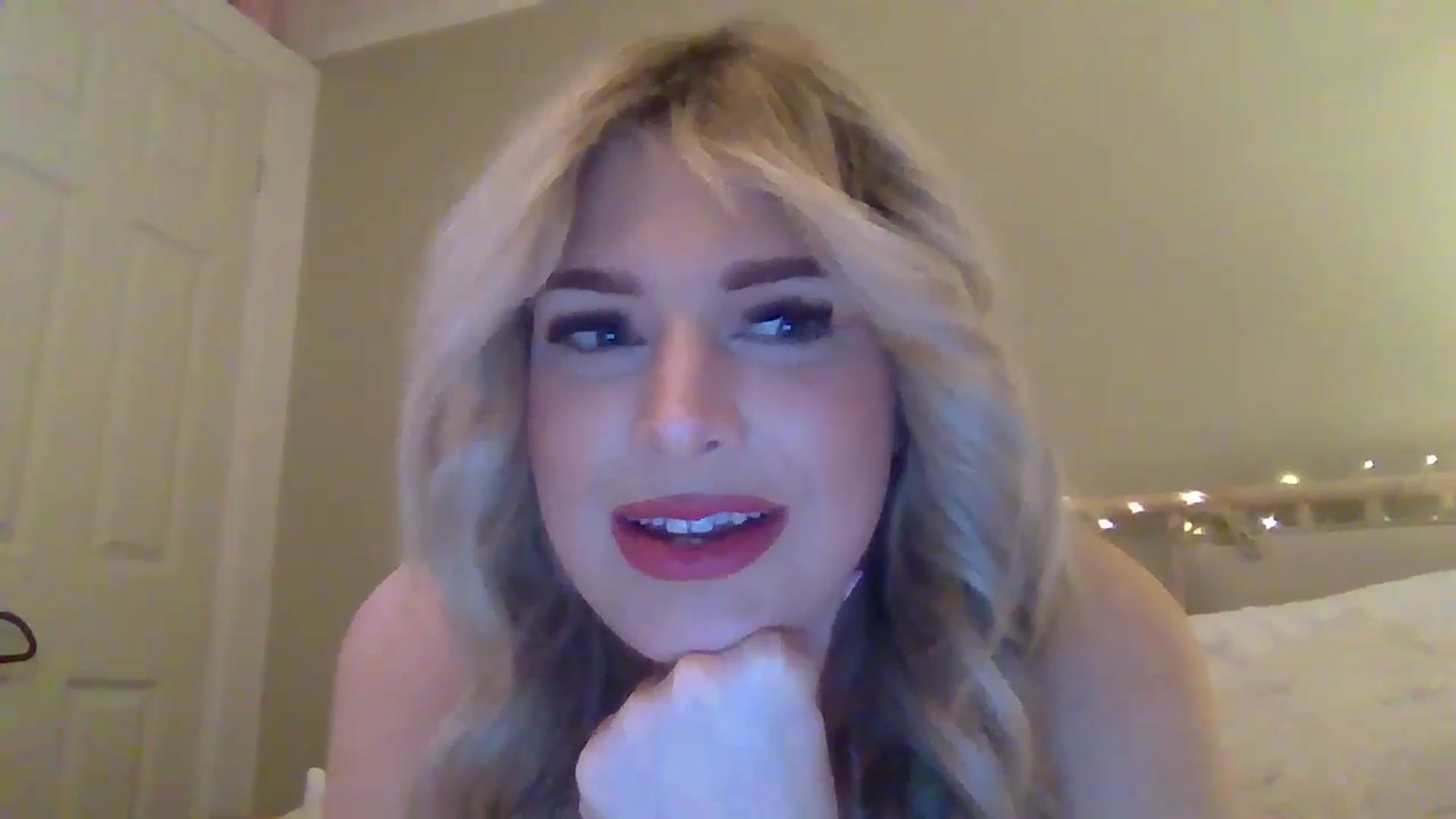 Gallery image thumbnail from Roxy_Reveals's myfreecams stream on, 04/07/2025, 21:03 image 13 of 20
