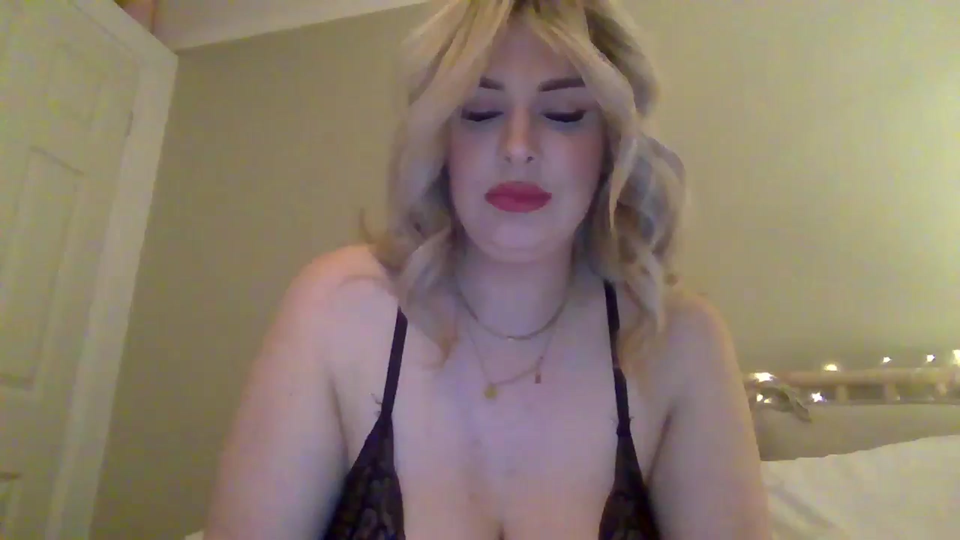 Gallery image thumbnail from Roxy_Reveals's myfreecams stream on, 04/07/2025, 21:03 image 1 of 20