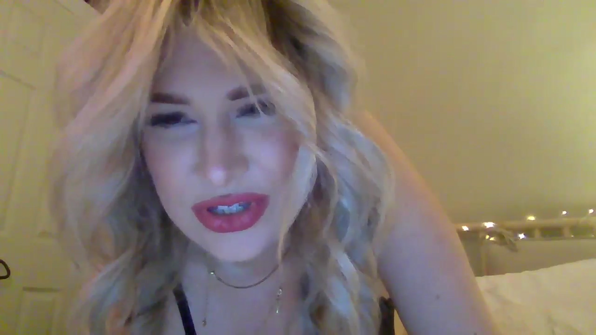 Gallery image thumbnail from Roxy_Reveals's myfreecams stream on, 04/07/2025, 21:03 image 5 of 20