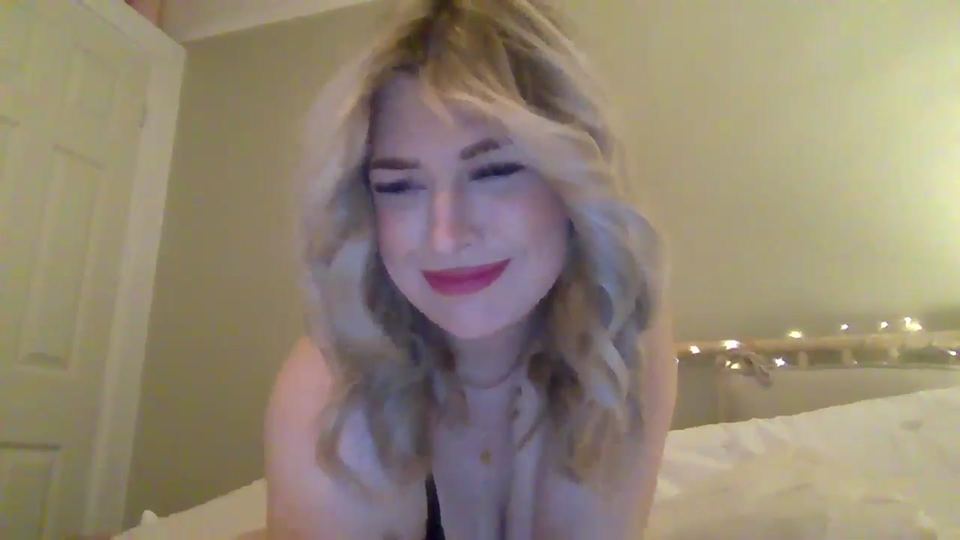 Gallery image thumbnail from Roxy_Reveals's myfreecams stream on, 04/07/2025, 21:03 image 10 of 20