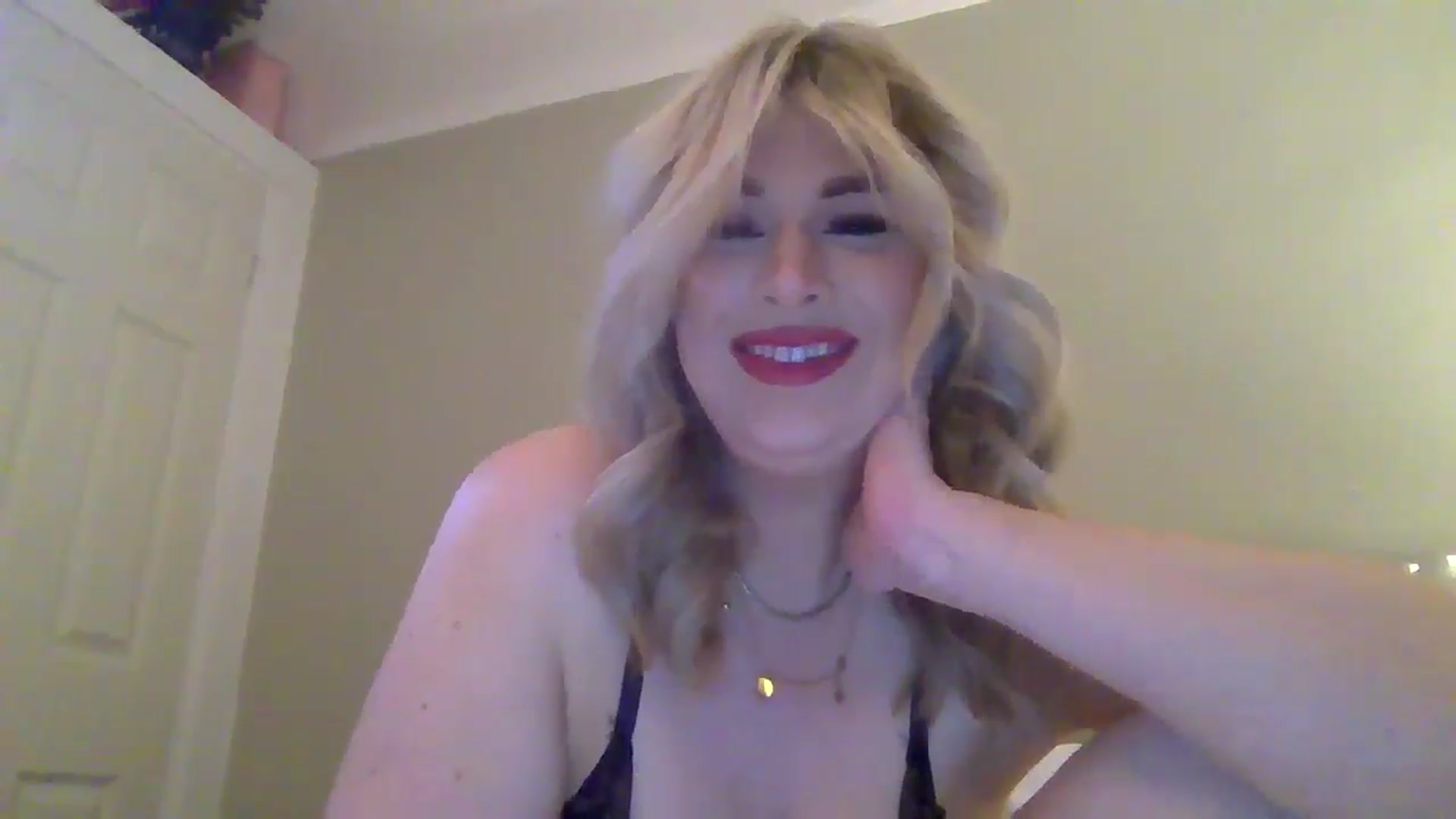 Gallery image thumbnail from Roxy_Reveals's myfreecams stream on, 04/07/2025, 21:03 image 6 of 20