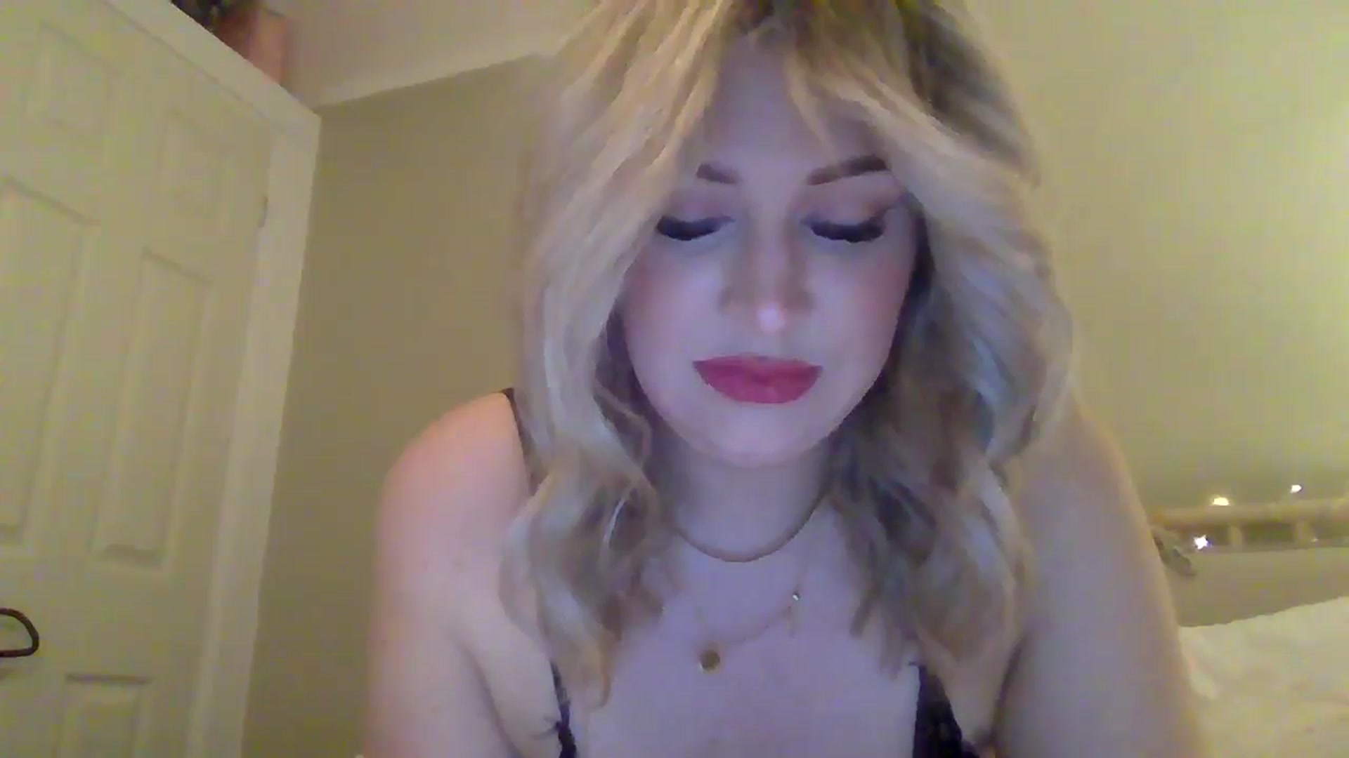 Gallery image thumbnail from Roxy_Reveals's myfreecams stream on, 04/07/2025, 21:03 image 16 of 20