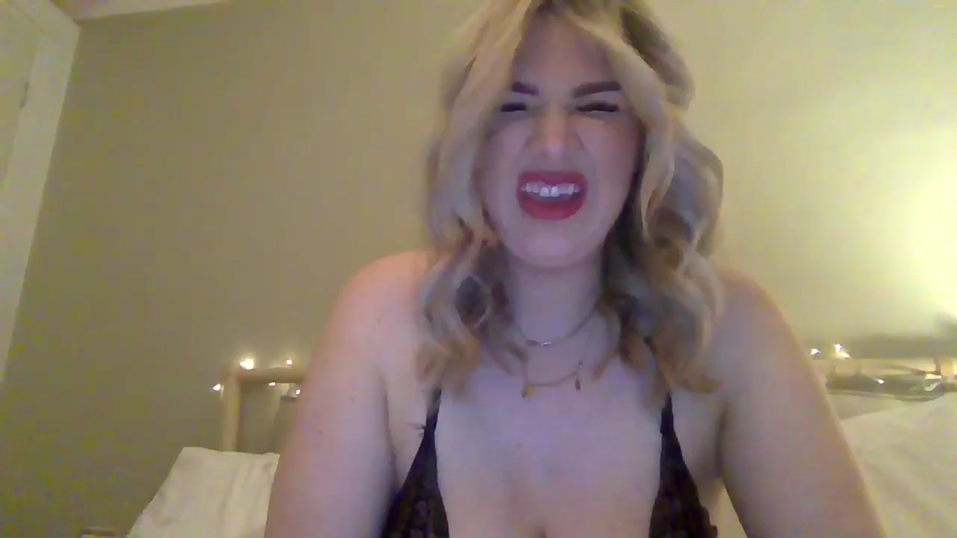 Gallery image thumbnail from Roxy_Reveals's myfreecams stream on, 04/07/2025, 22:00 image 3 of 20