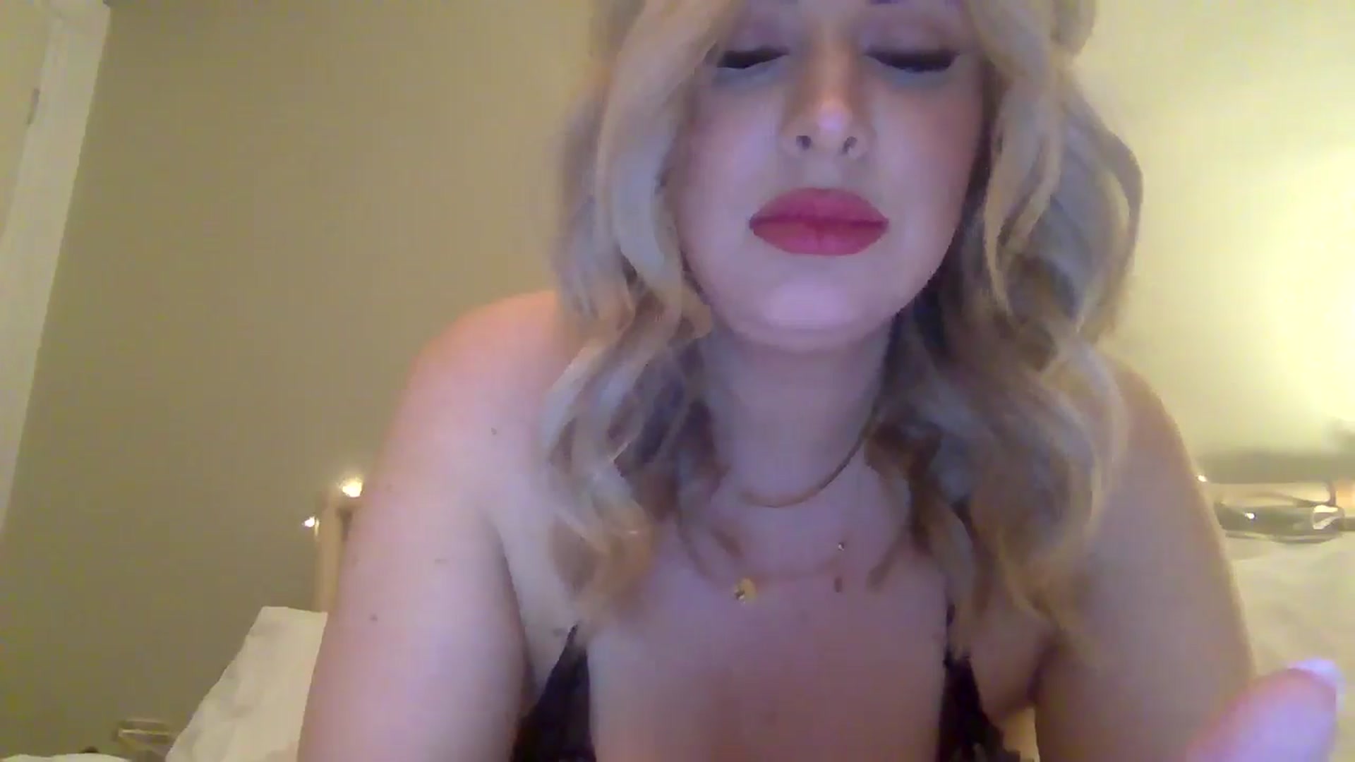 Gallery image thumbnail from Roxy_Reveals's myfreecams stream on, 04/07/2025, 22:00 image 5 of 20
