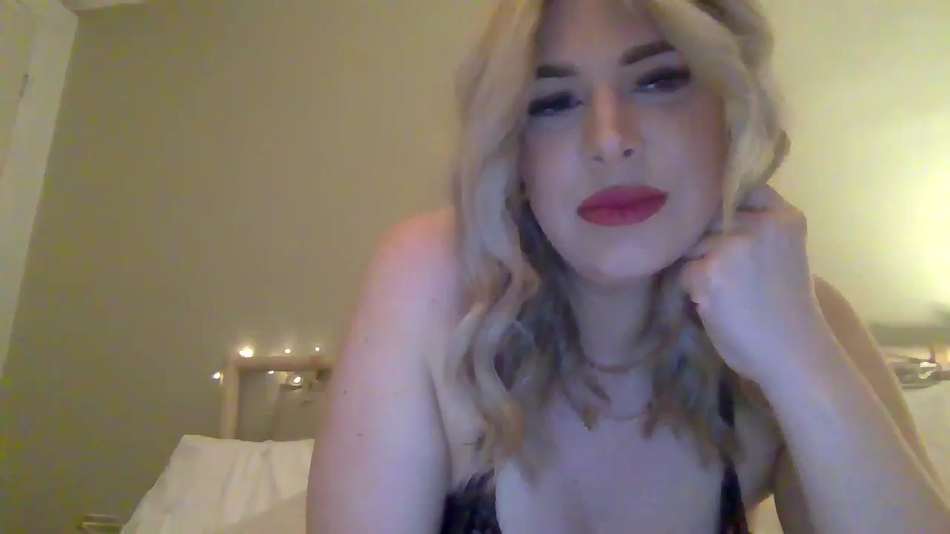 Gallery image thumbnail from Roxy_Reveals's myfreecams stream on, 04/07/2025, 22:00 image 1 of 20