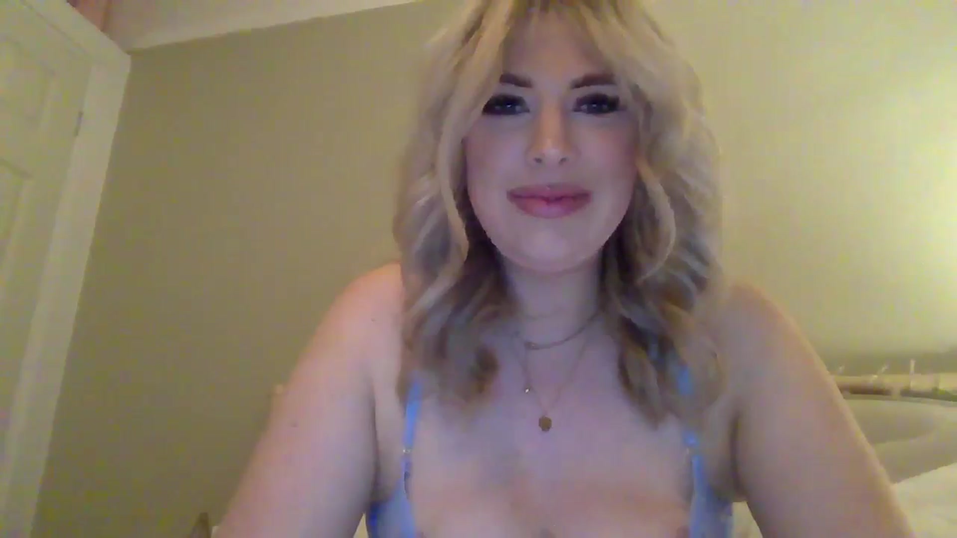 Gallery image thumbnail from Roxy_Reveals's myfreecams stream on, 04/08/2025, 21:48 image 16 of 20