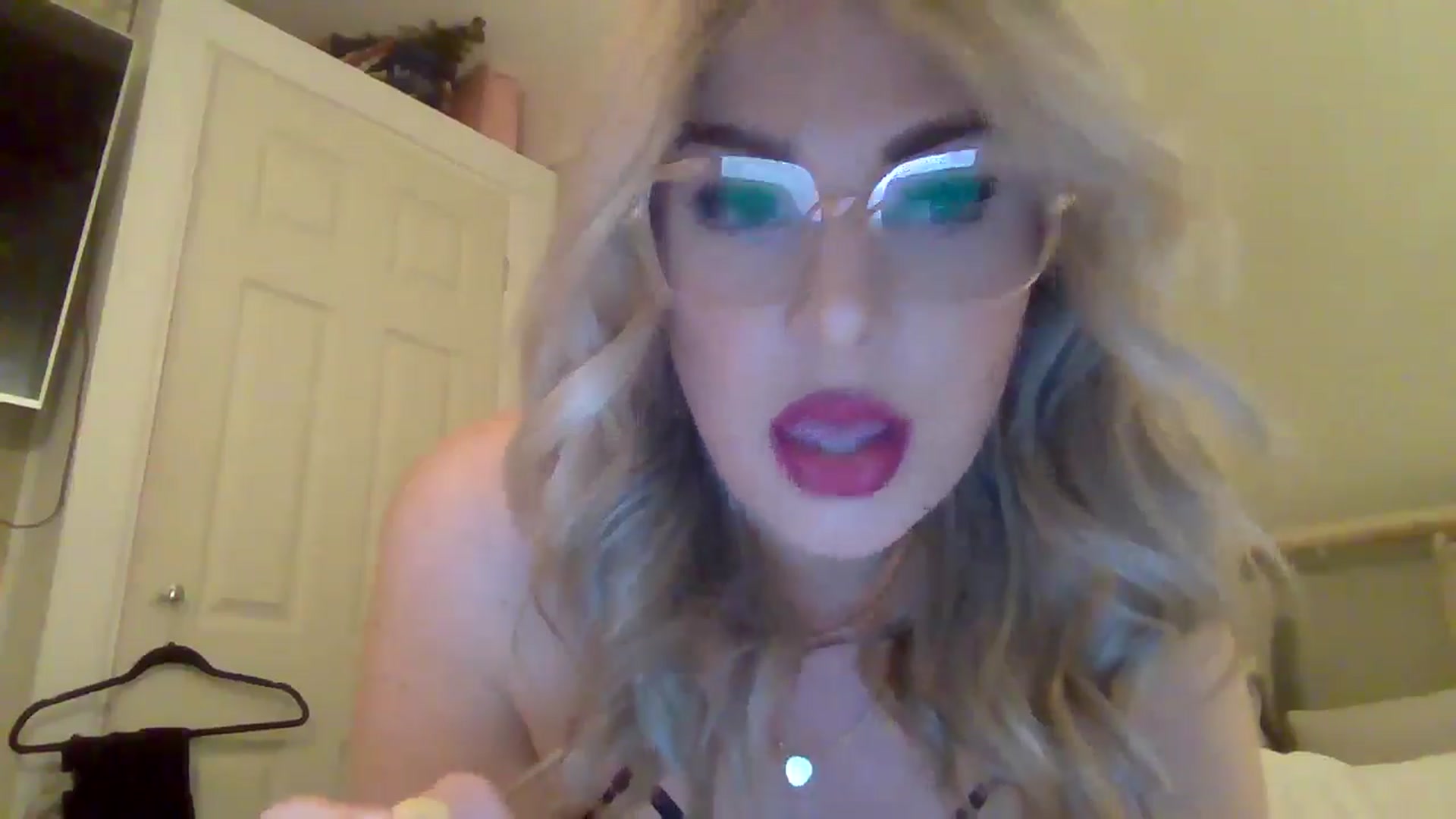 Gallery image thumbnail from Roxy_Reveals's myfreecams stream on, 04/09/2025, 22:37 image 15 of 20